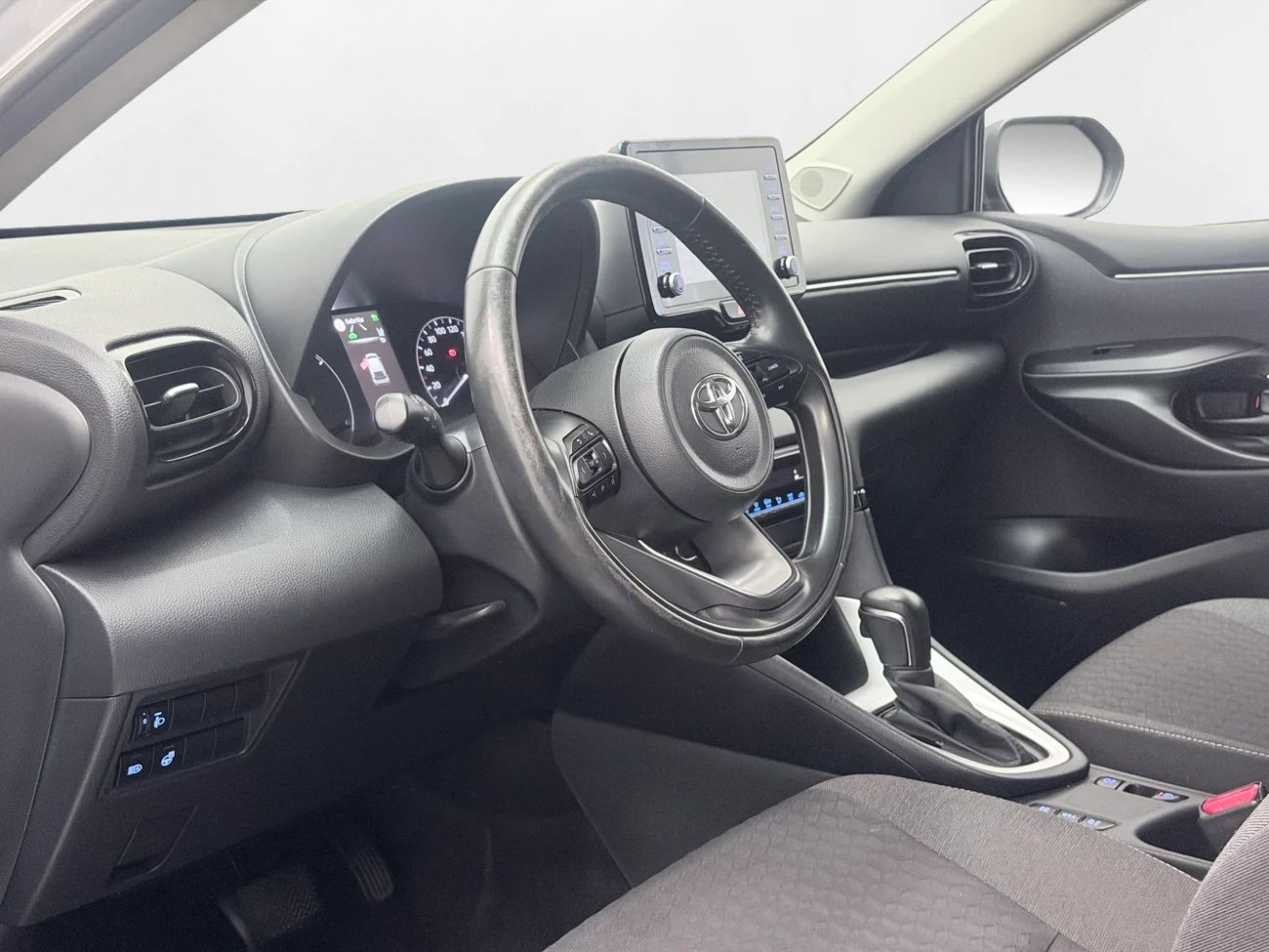Toyota Yaris Hybrid Aut Kamera Filassist Rattvärme MOMS 116hk – bild 12 av 28