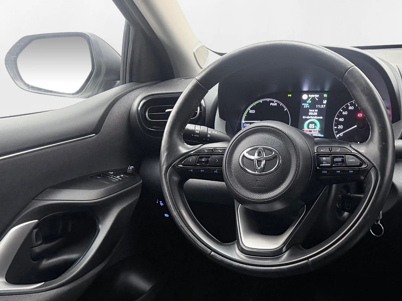 Toyota Yaris Hybrid Aut Kamera Filassist Rattvärme MOMS 116hk – bild 15 av 28