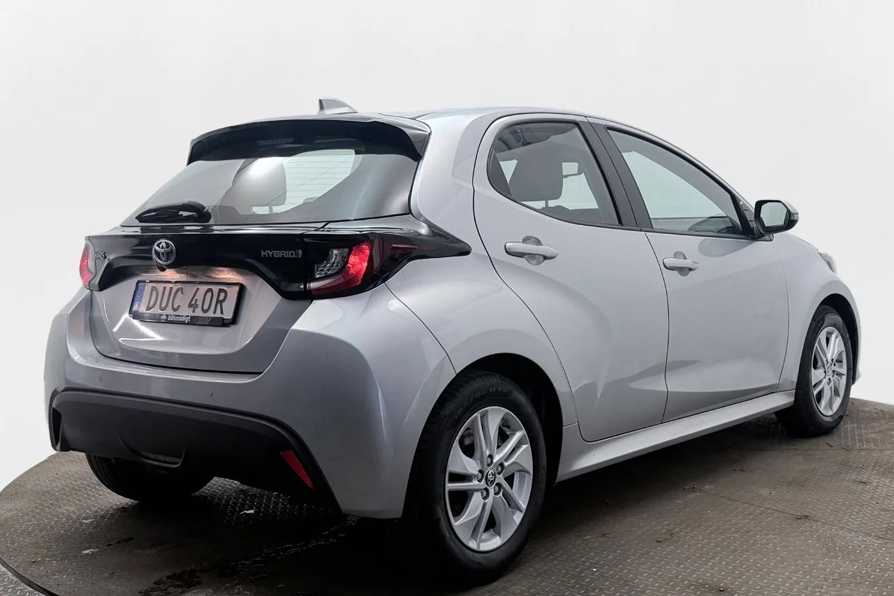 Toyota Yaris Hybrid Aut Kamera Filassist Rattvärme MOMS 116hk – bild 5 av 28