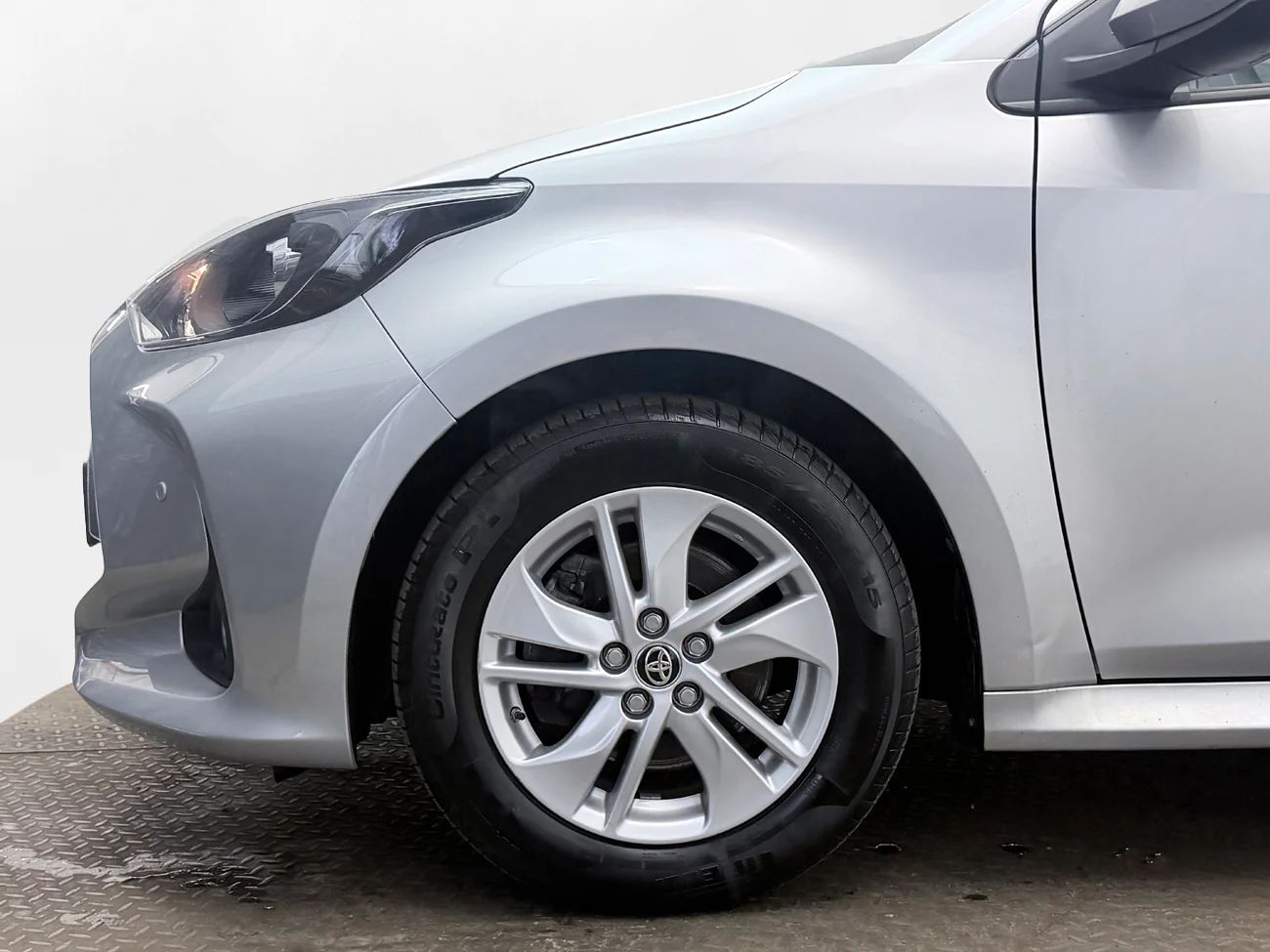 Toyota Yaris Hybrid Aut Kamera Filassist Rattvärme MOMS 116hk – bild 10 av 28