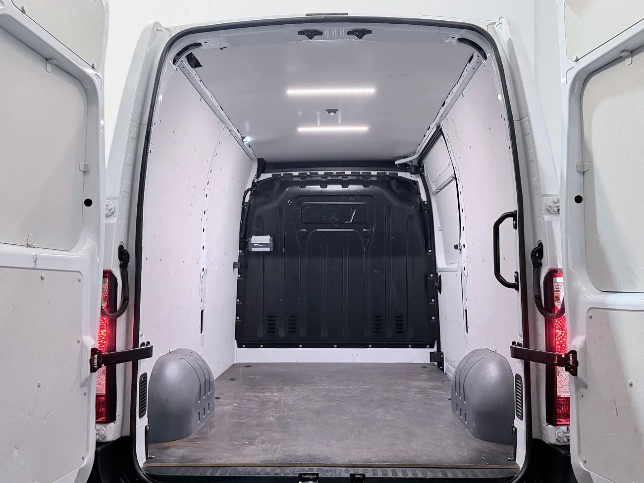 Renault Master 3.5 T L2H2 2.3 dCi Aut 3sits Kamera Kamkedja Värmare MOMS – bild 12 av 26
