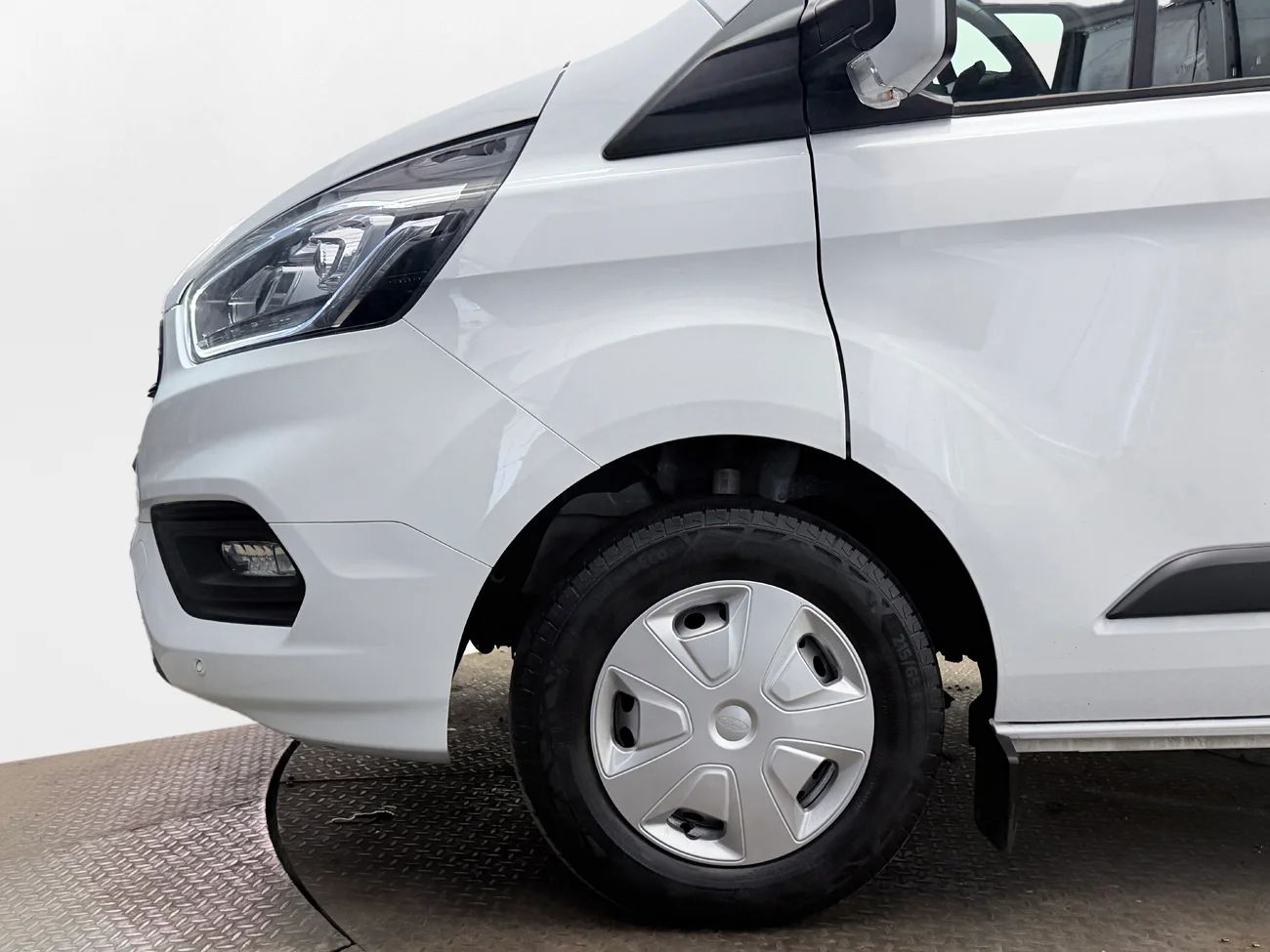 Ford Transit Custom 280 2.0 3-sits P-Sens LÅGMIL130hk – bild 9 av 21
