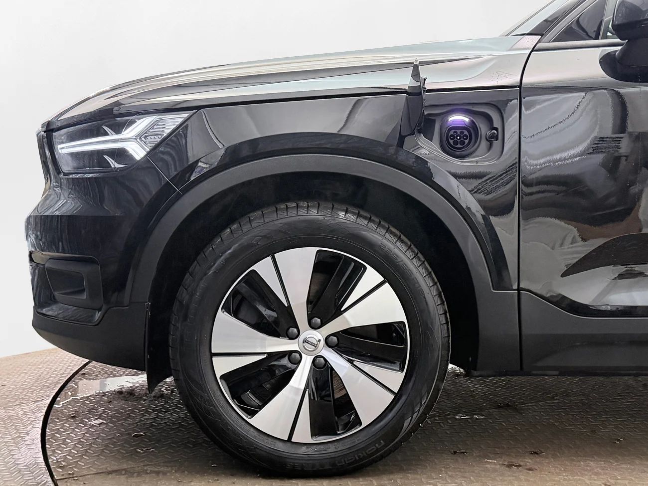 Volvo XC40 T5 Twin Engine Momentum Adv Drag Cockpit Navi Keyless 262hk – bild 10 av 33