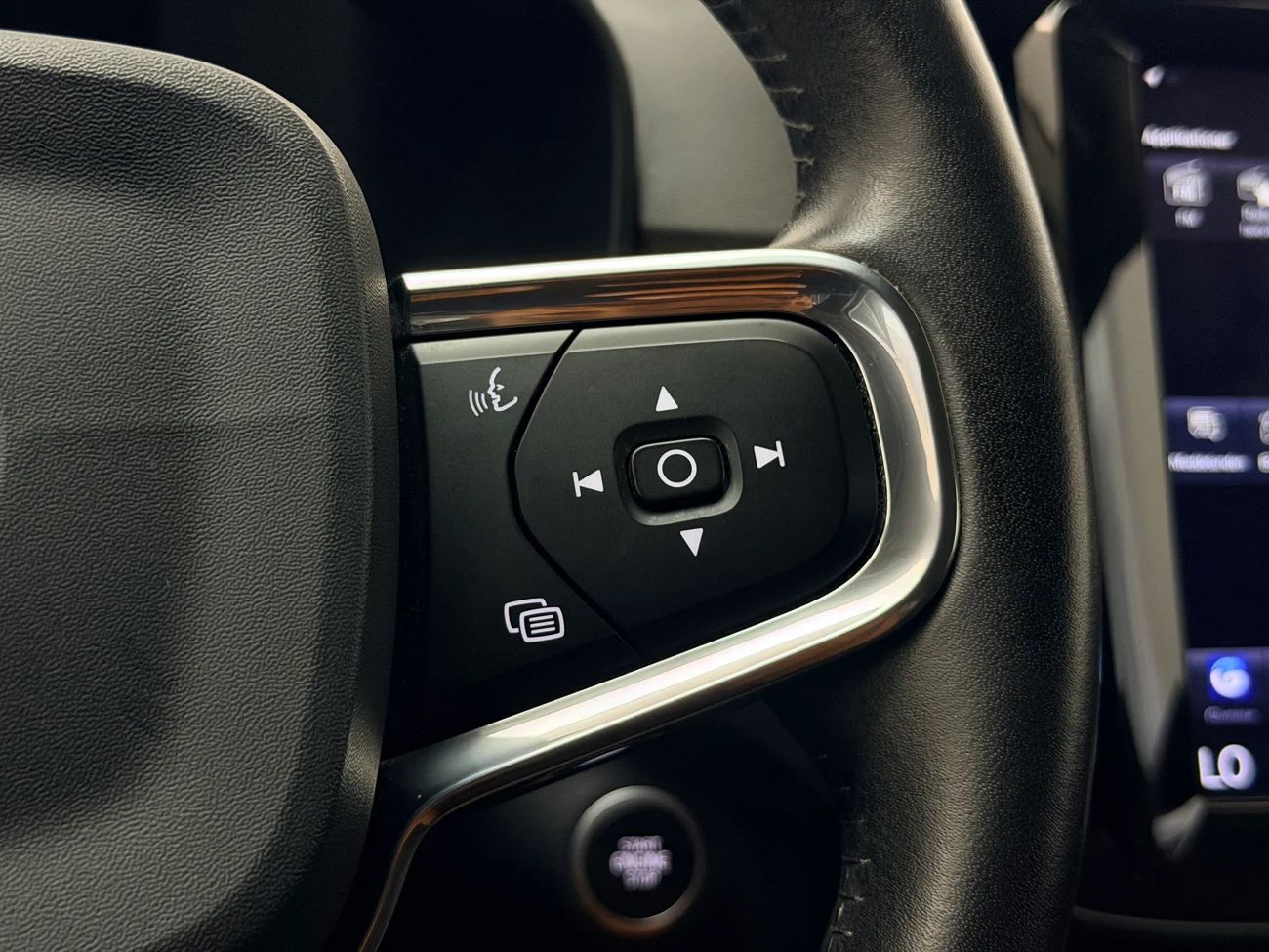 Volvo XC40 T5 Twin Engine Momentum Adv Drag Cockpit Navi Keyless 262hk – bild 18 av 33