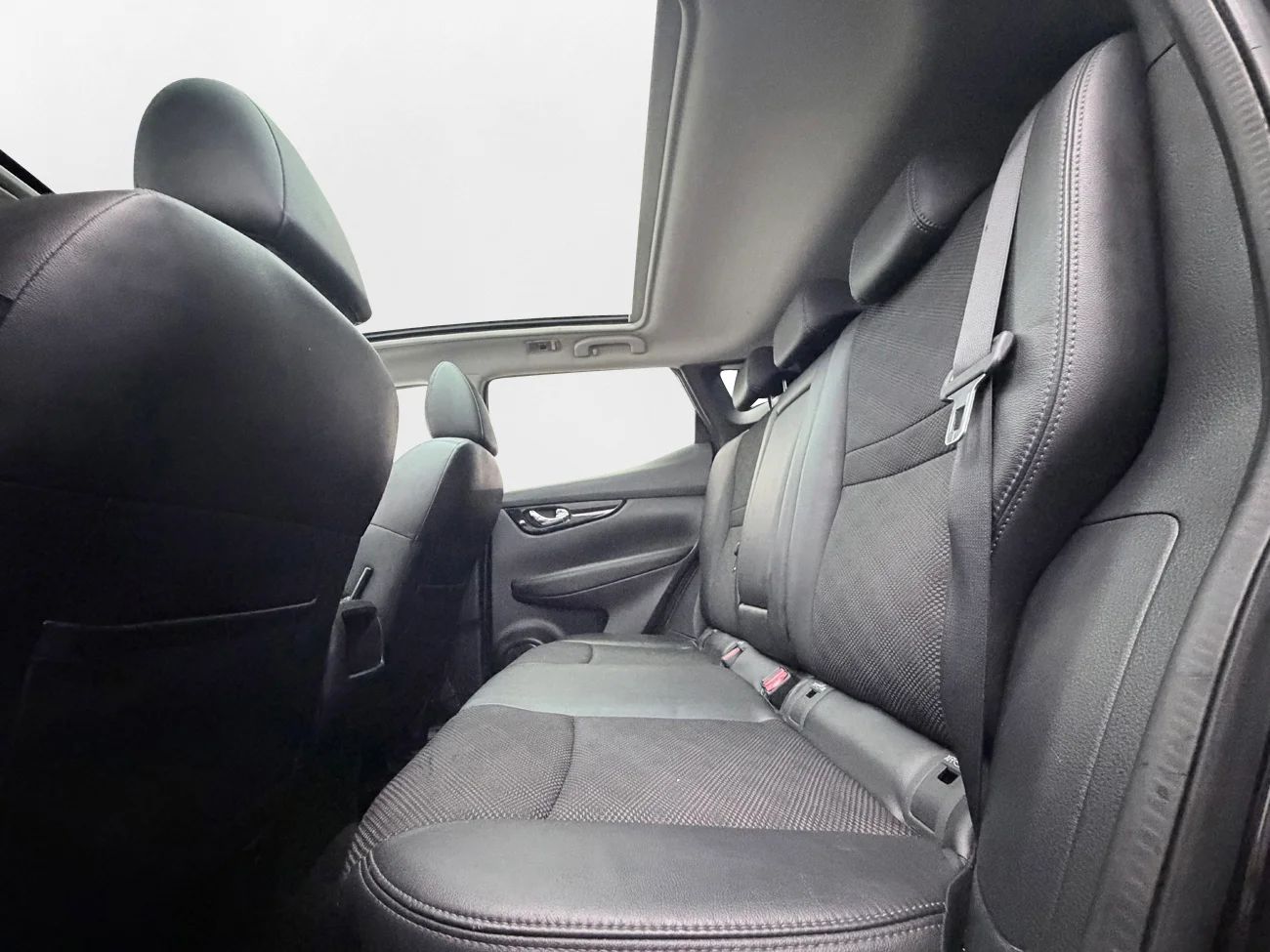 Nissan Qashqai 1.6 dCi Tekna Pano 360° Delläder Elsäte 130hk – bild 16 av 30
