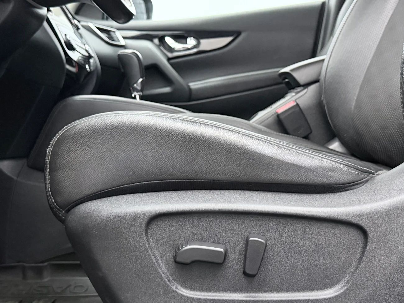 Nissan Qashqai 1.6 dCi Tekna Pano 360° Delläder Elsäte 130hk – bild 15 av 30