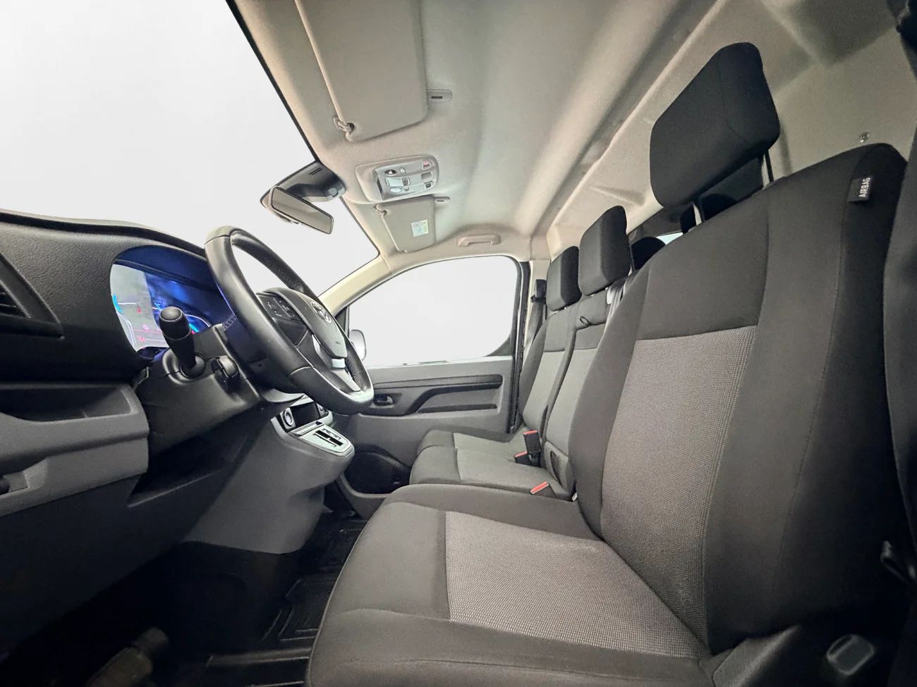 Toyota Proace 75 kWh L2 Komfort+ Drag 2xSidodörr Navi Kamera 3-sits 136hk – bild 12 av 25