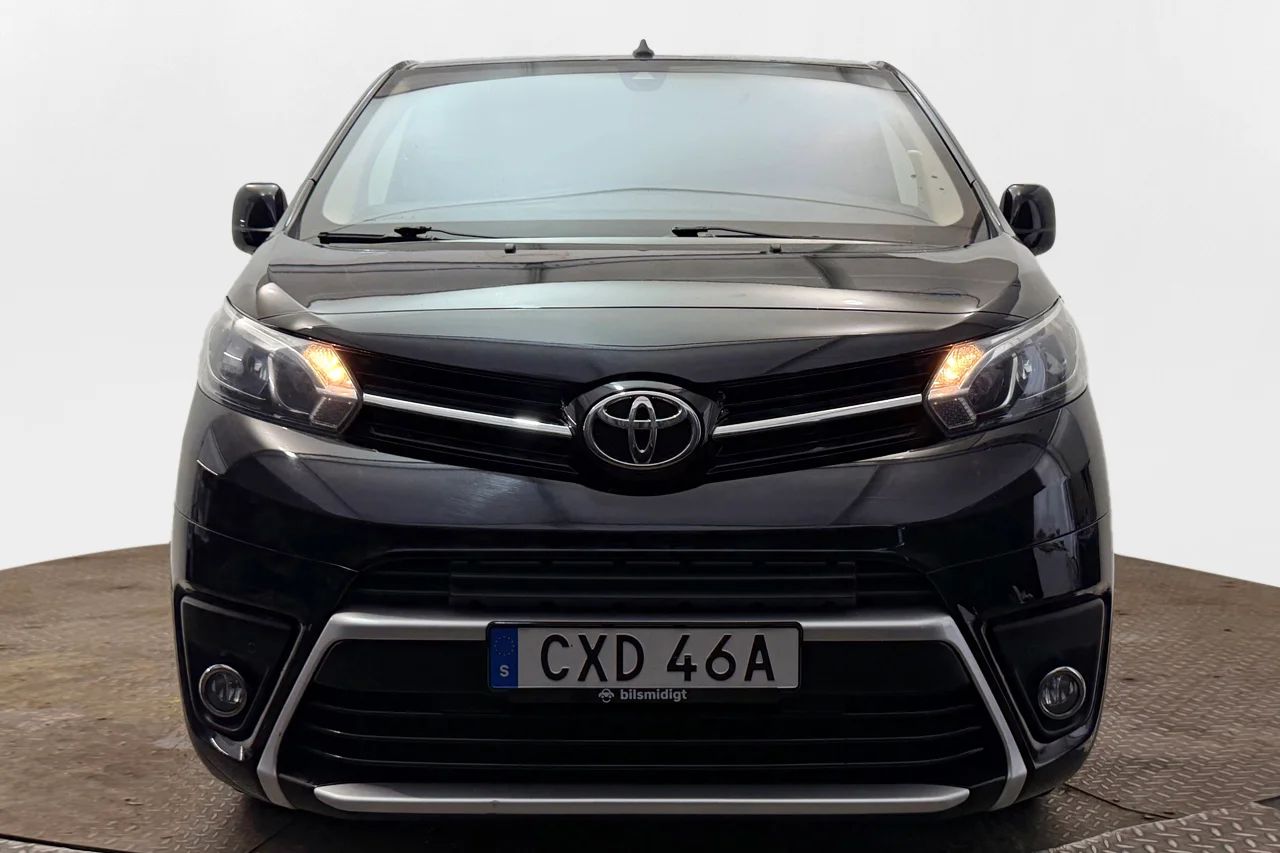 Toyota Proace 75 kWh L2 Komfort+ Drag 2xSidodörr Navi Kamera 3-sits 136hk – bild 2 av 25