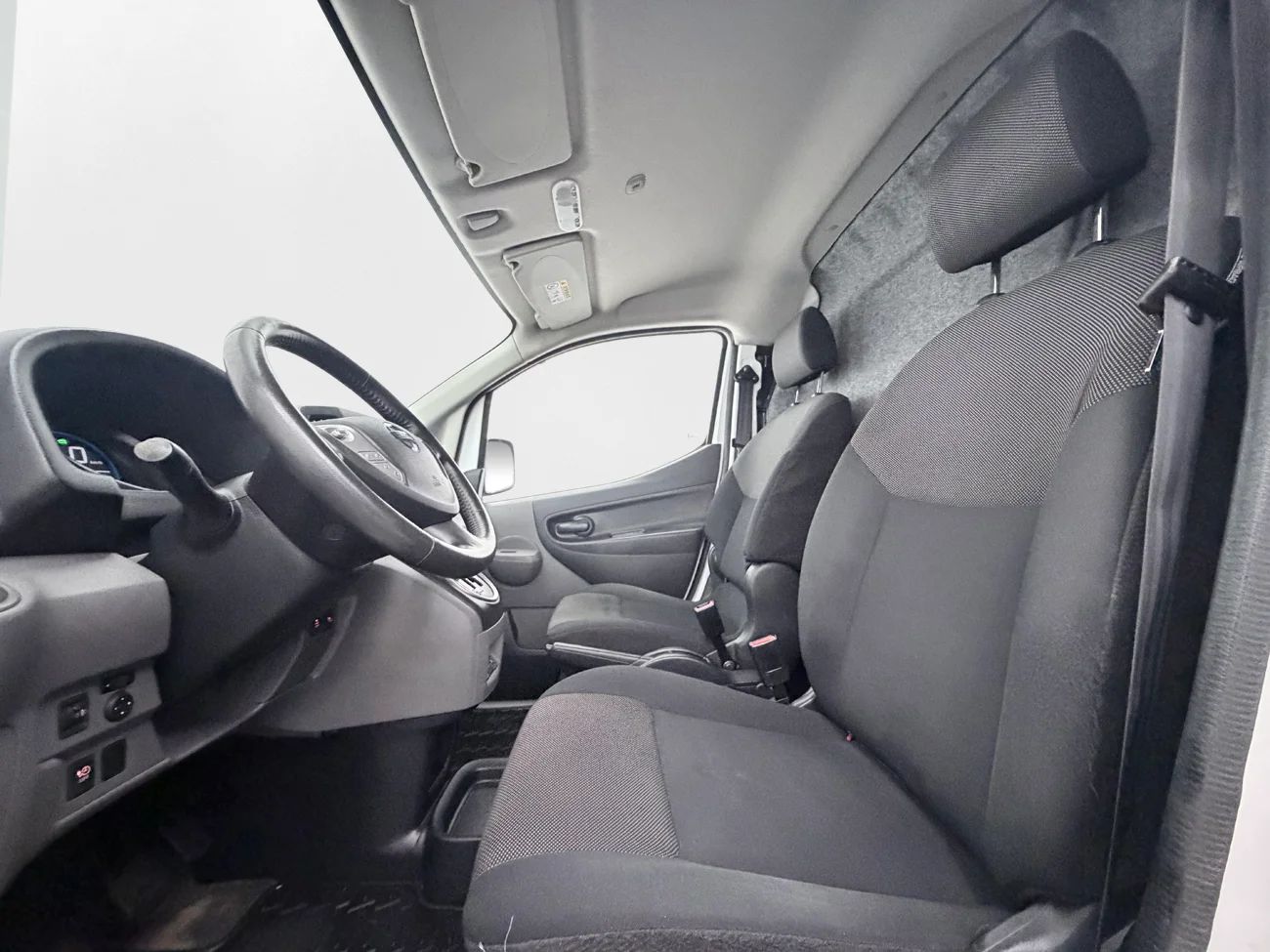 Nissan e-NV200 Skåp 40 kWh Drag Inredd Rattvärme 109hk – bild 13 av 26