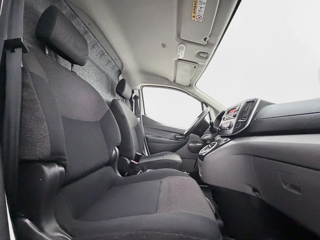 Nissan e-NV200 Skåp 40 kWh Drag Inredd Rattvärme 109hk – bild 15 av 26