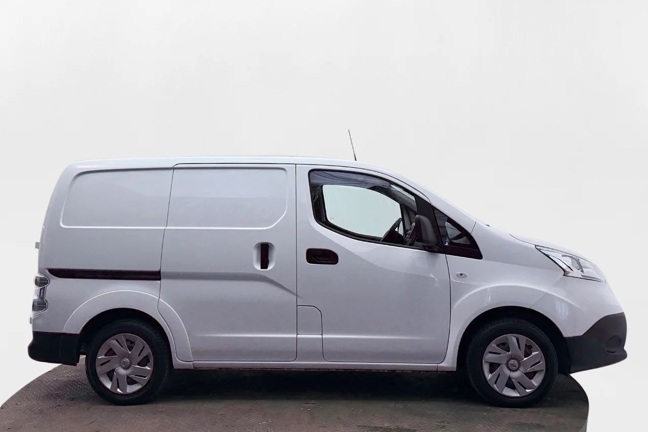 Nissan e-NV200 Skåp 40 kWh Drag Inredd Rattvärme 109hk – bild 4 av 26