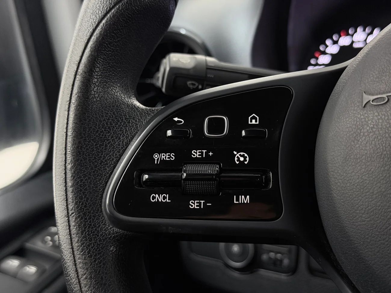 Mercedes-Benz Sprinter 211 CDI FWD Skåp Drag Kamera 3-sits MOMS 114hk – bild 17 av 26