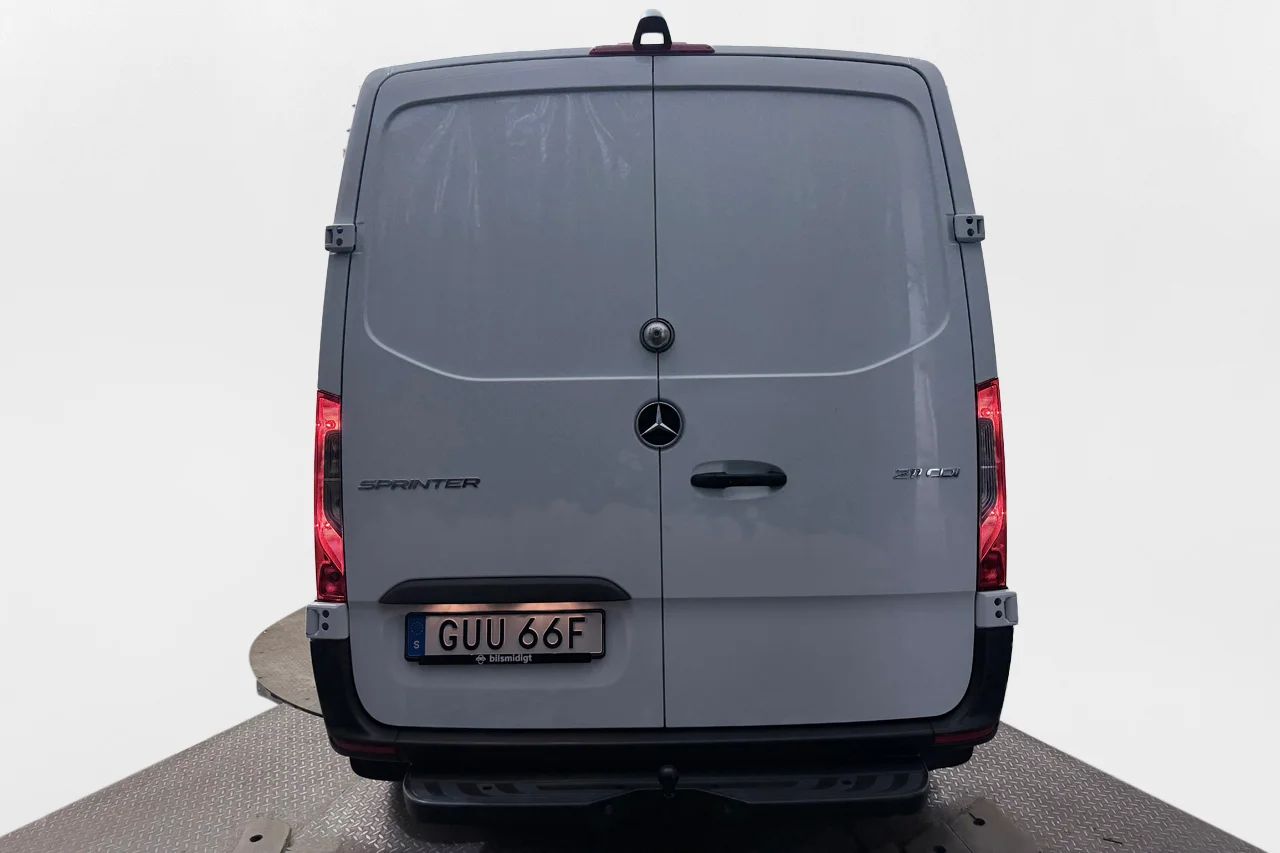 Mercedes-Benz Sprinter 211 CDI FWD Skåp Drag Kamera 3-sits MOMS 114hk – bild 6 av 26
