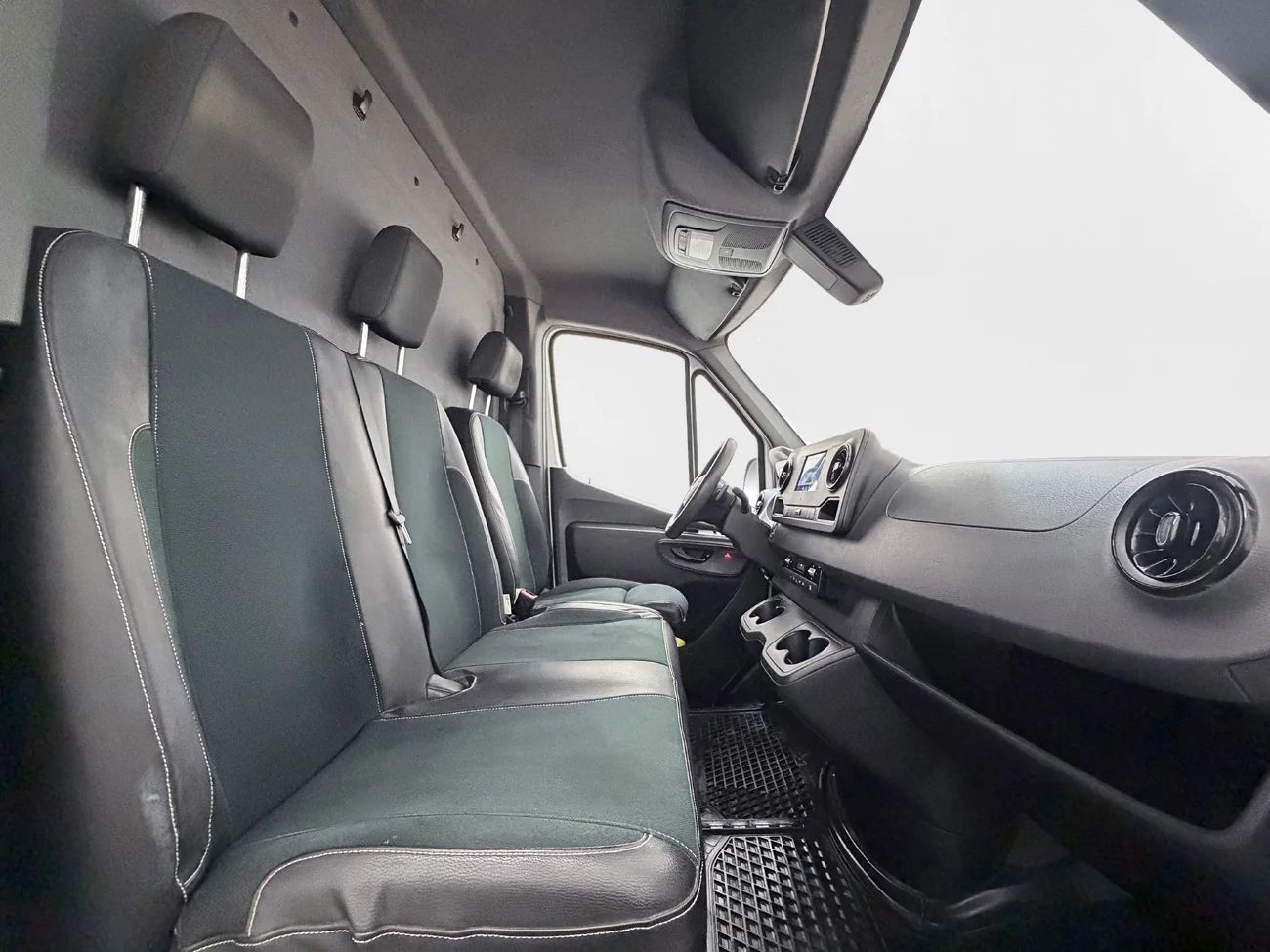 Mercedes-Benz Sprinter 211 CDI FWD Skåp Drag Kamera 3-sits MOMS 114hk – bild 15 av 26