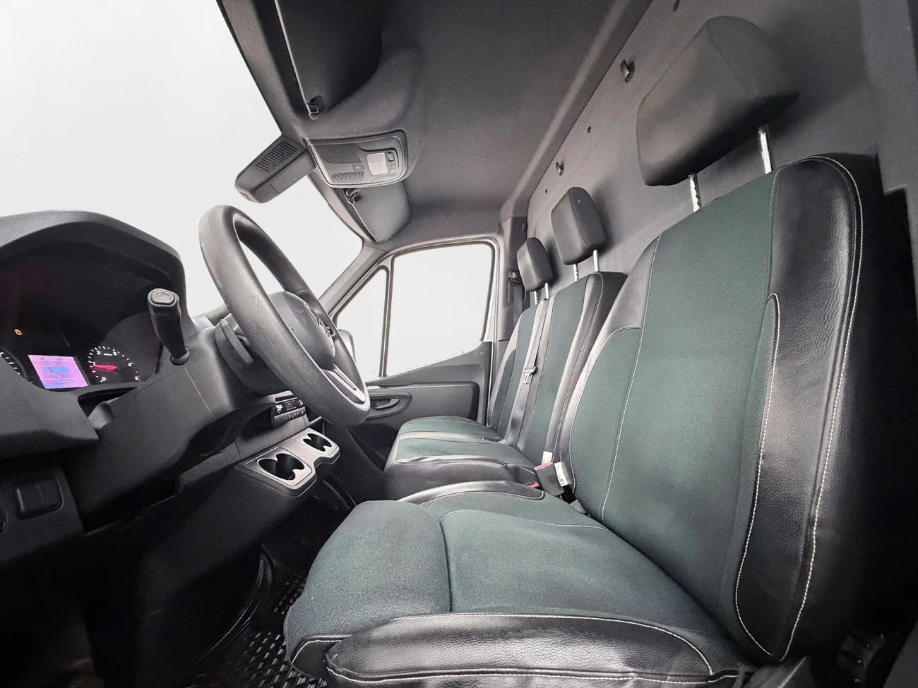 Mercedes-Benz Sprinter 211 CDI FWD Skåp Drag Kamera 3-sits MOMS 114hk – bild 13 av 26