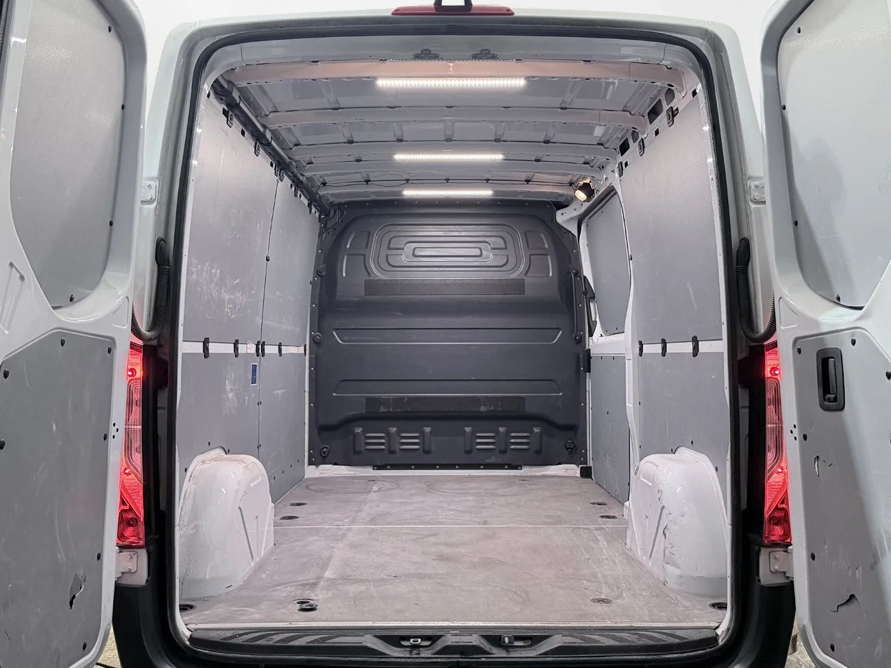 Mercedes-Benz Sprinter 211 CDI FWD Skåp Drag Kamera 3-sits MOMS 114hk – bild 12 av 26
