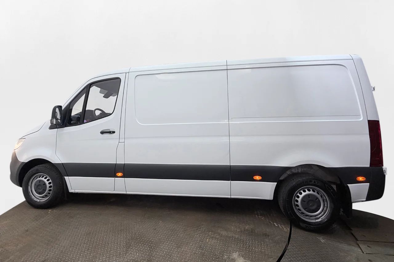 Mercedes-Benz Sprinter 211 CDI FWD Skåp Drag Kamera 3-sits MOMS 114hk – bild 9 av 26