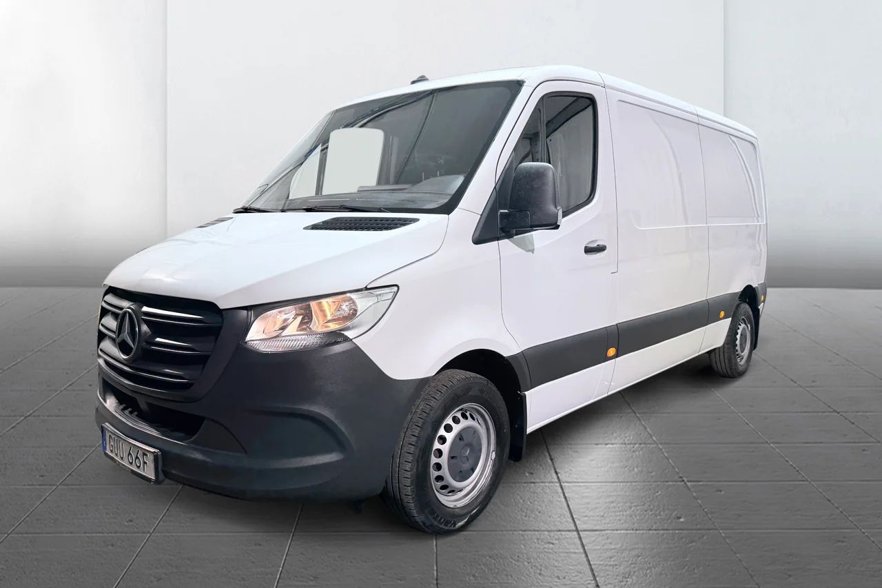 Mercedes-Benz Sprinter 211 CDI FWD Skåp Drag Kamera 3-sits MOMS 114hk