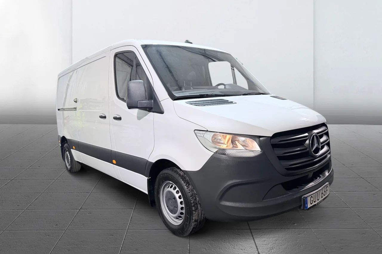Mercedes-Benz Sprinter 211 CDI FWD Skåp Drag Kamera 3-sits MOMS 114hk – bild 3 av 26