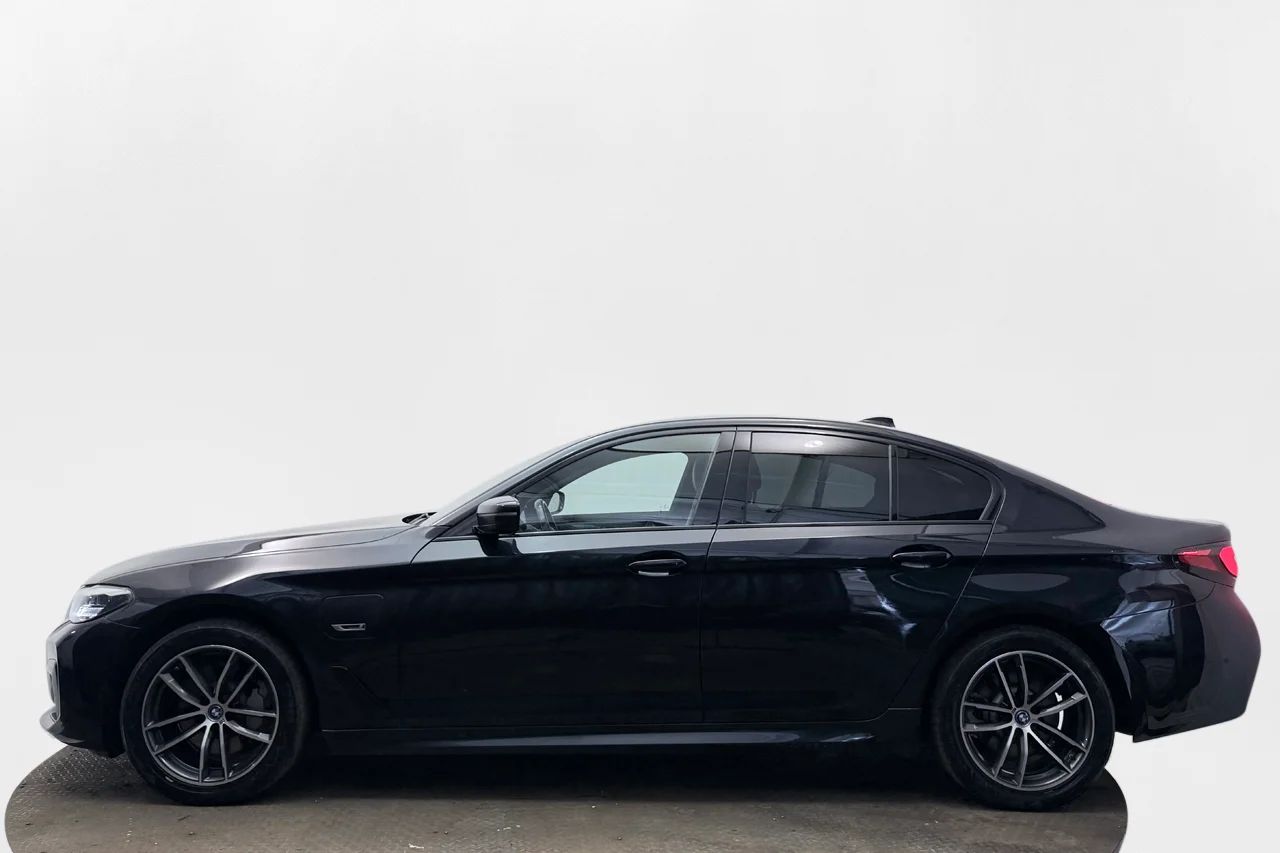 BMW 530e xDrive Sedan M Sport Drag Läder Navi Kamera 292hk – bild 9 av 39