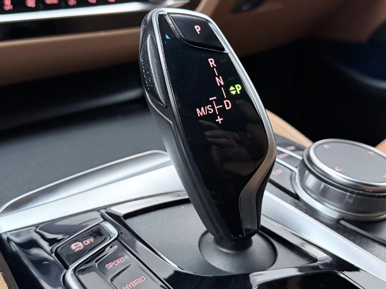 BMW 530e xDrive Sedan M Sport Drag Läder Navi Kamera 292hk – bild 32 av 39