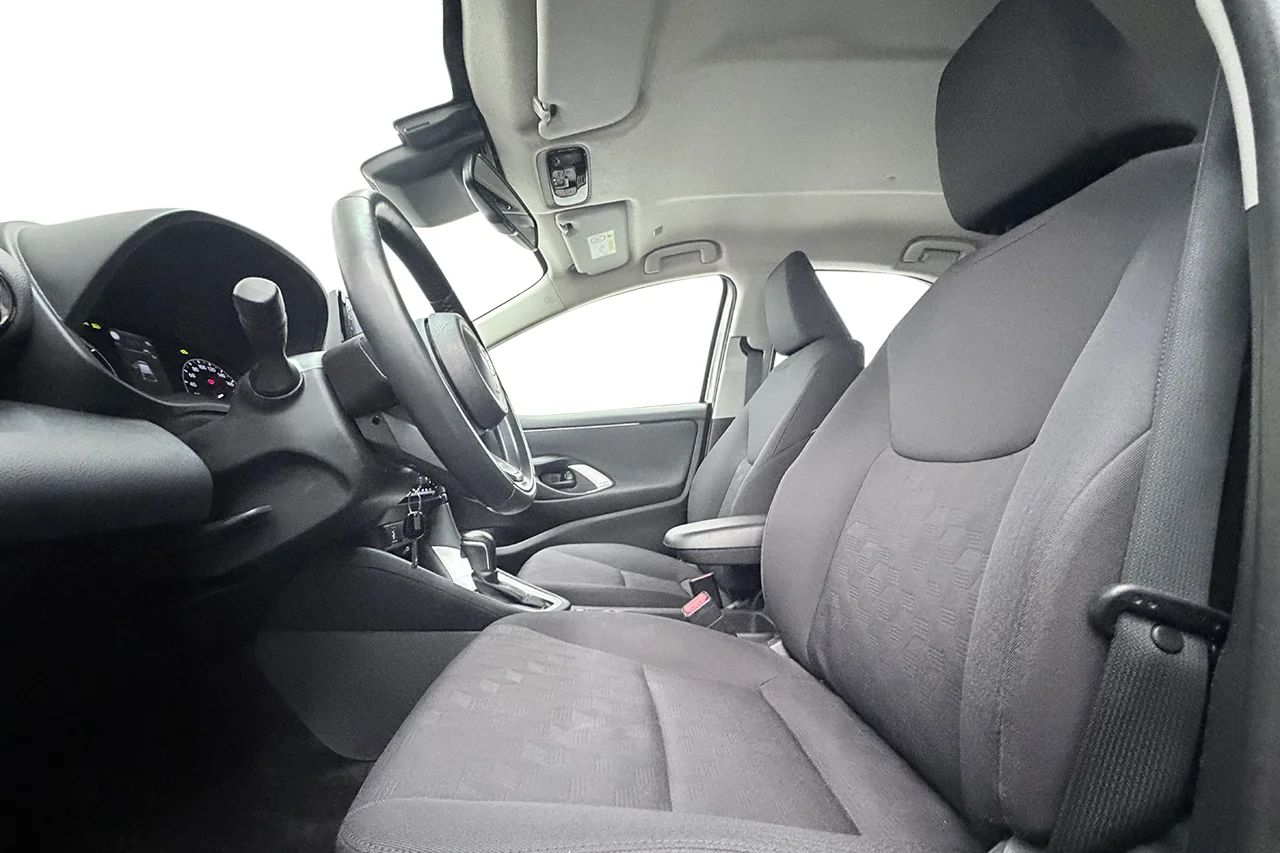 Toyota Yaris Hybrid Kamera P-Sens Filassist Rattvärme 116hk – bild 9 av 25