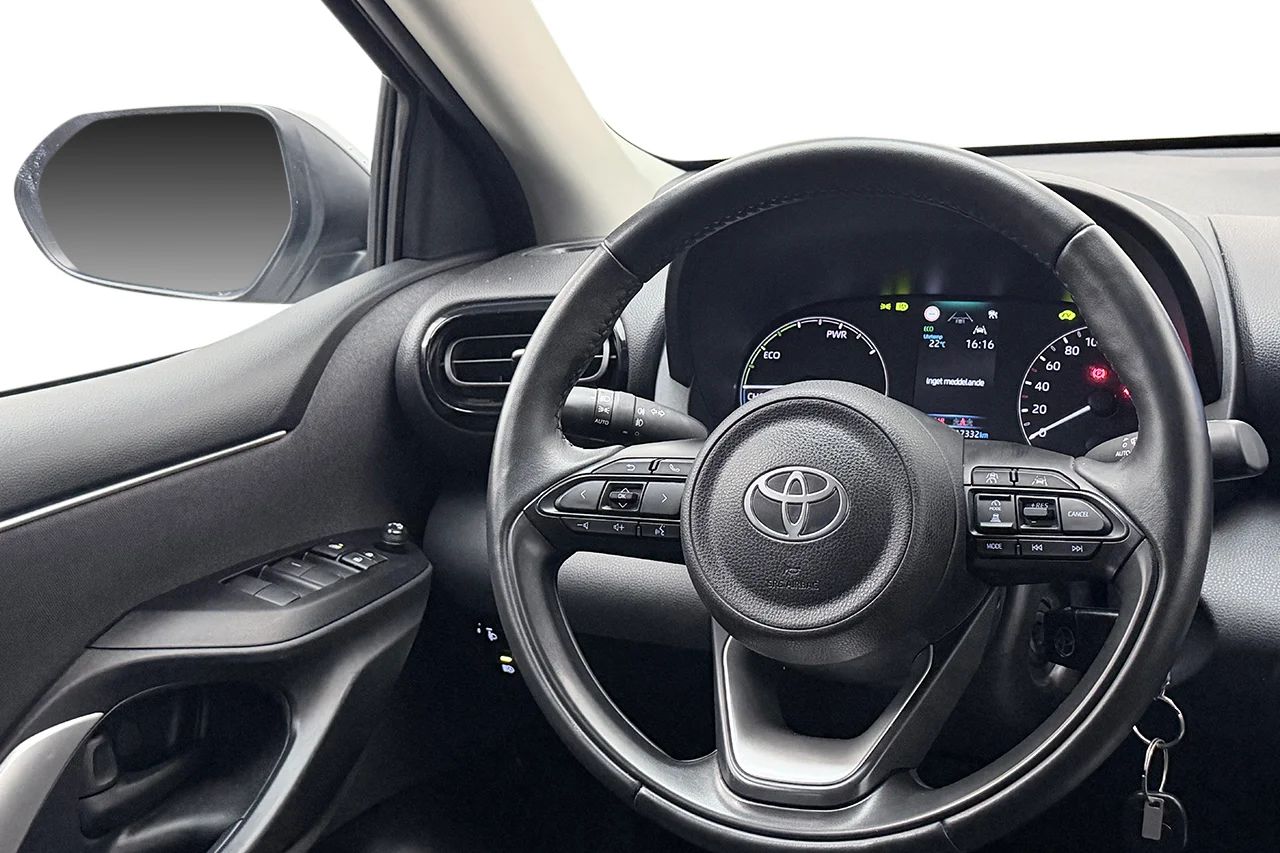 Toyota Yaris Hybrid Kamera P-Sens Filassist Rattvärme 116hk – bild 13 av 25