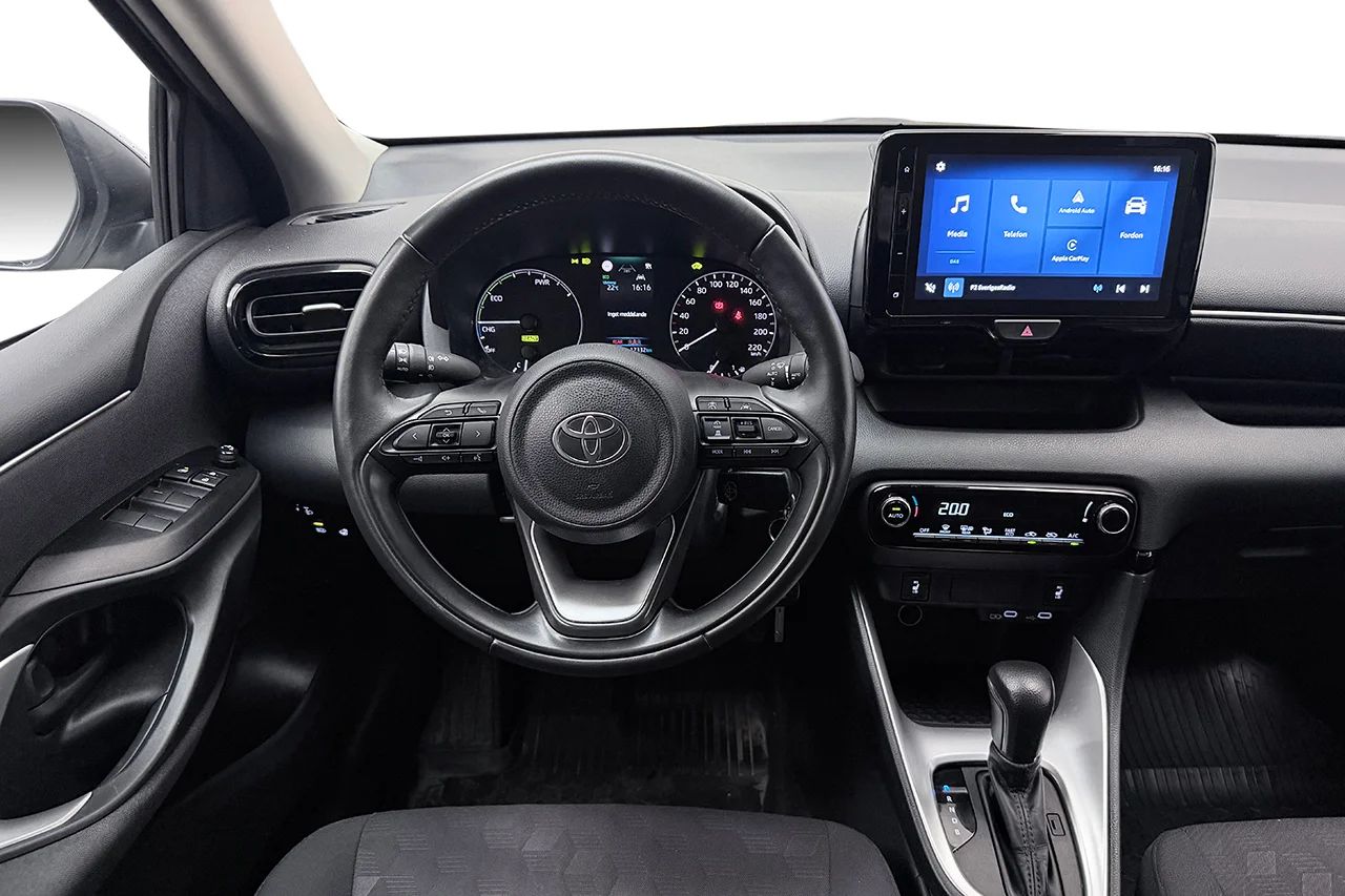 Toyota Yaris Hybrid Kamera P-Sens Filassist Rattvärme 116hk – bild 14 av 25