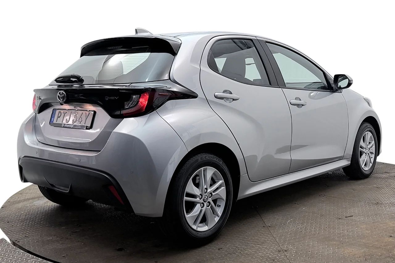 Toyota Yaris Hybrid Kamera P-Sens Filassist Rattvärme 116hk – bild 4 av 25