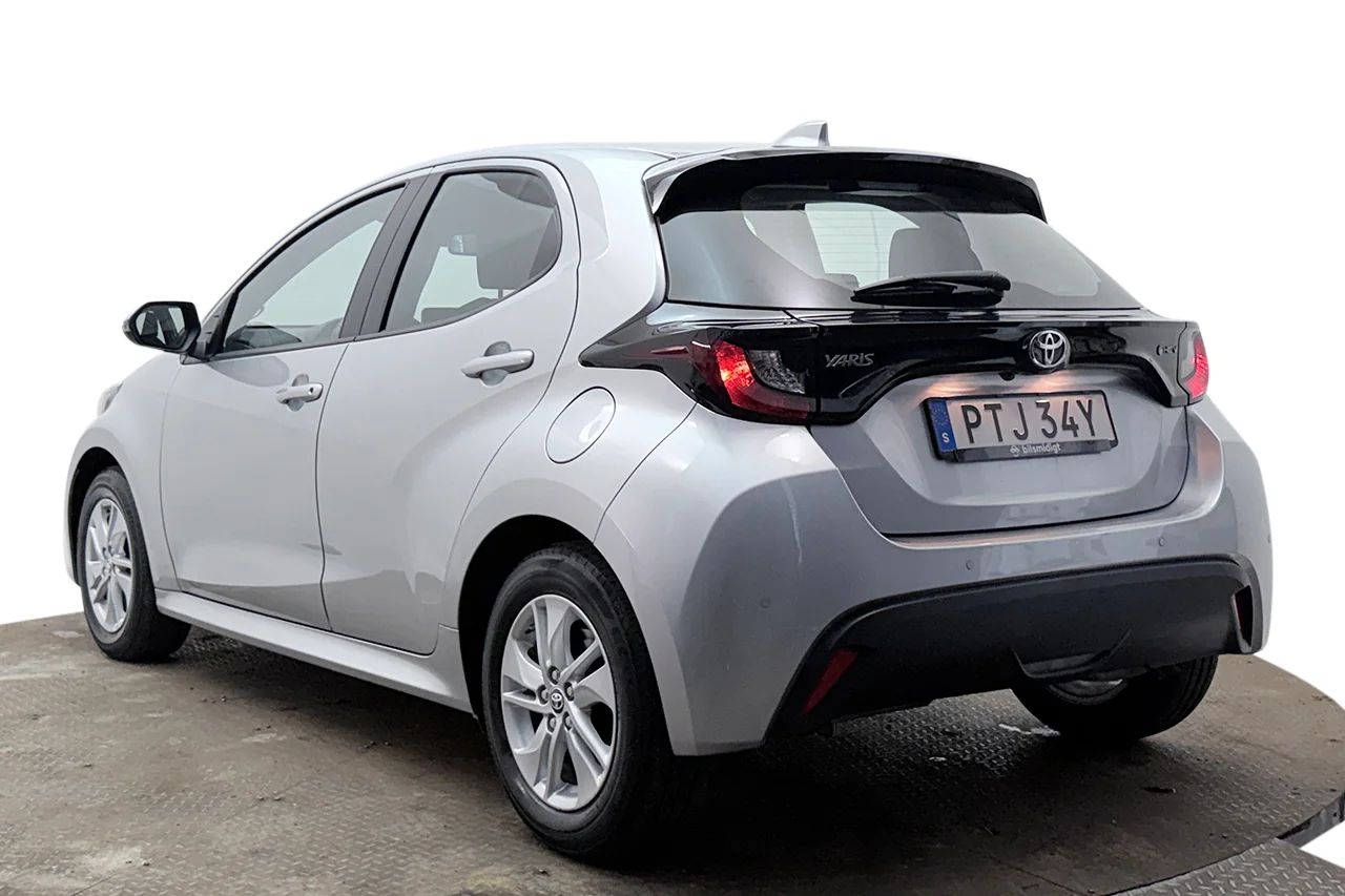 Toyota Yaris Hybrid Kamera P-Sens Filassist Rattvärme 116hk – bild 7 av 25