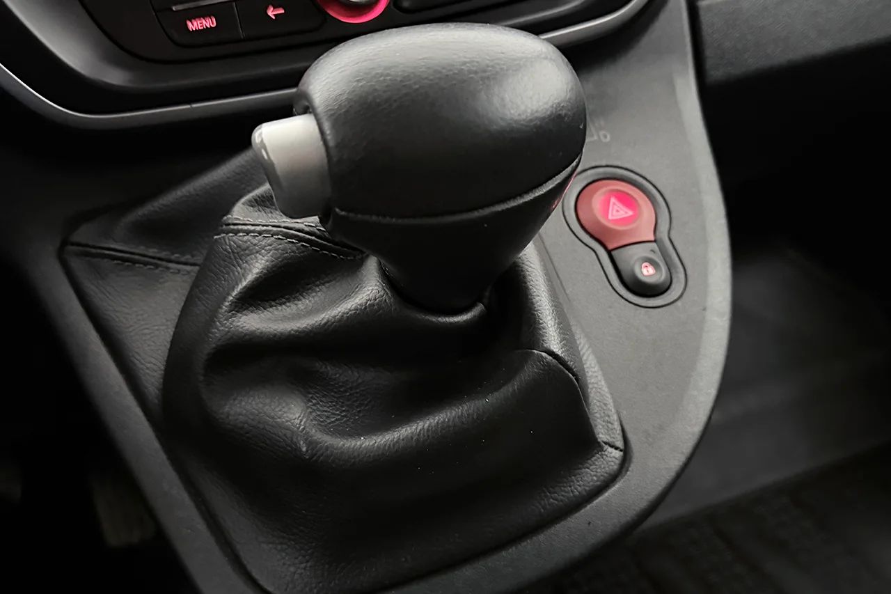 Renault Kangoo Express Maxi 1.5 dCi Aut Drag 3sits Värmare Kamera Navi MOMS – bild 27 av 31