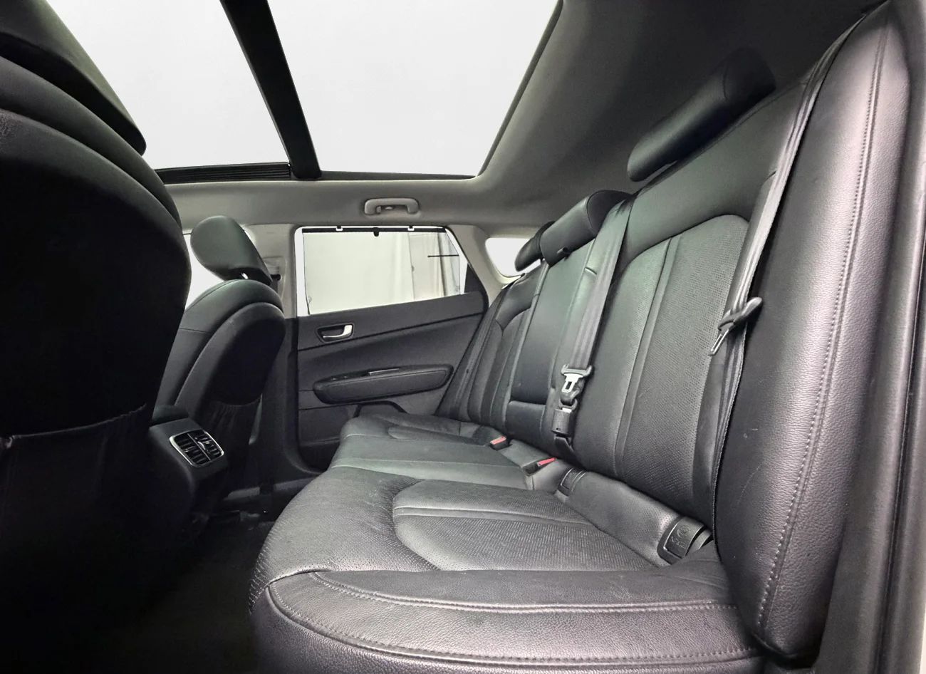 Kia Optima SW Plug-in Advance Plus Pano Läder 360° Navi H/K Keyless – bild 16 av 35