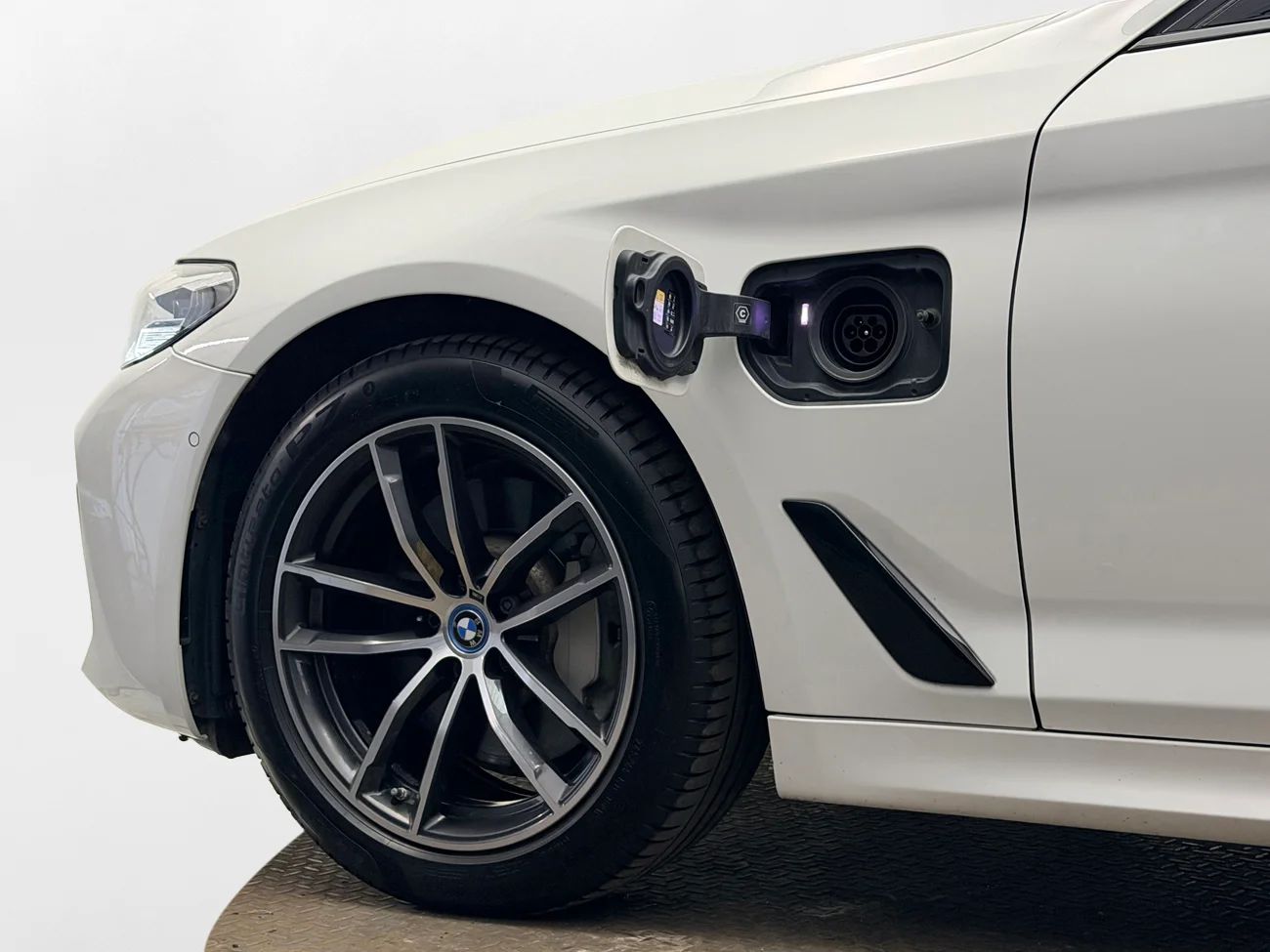 BMW 530e xDrive Touring M Sport Drag Läder Navi Kamera Cockpit – bild 10 av 37