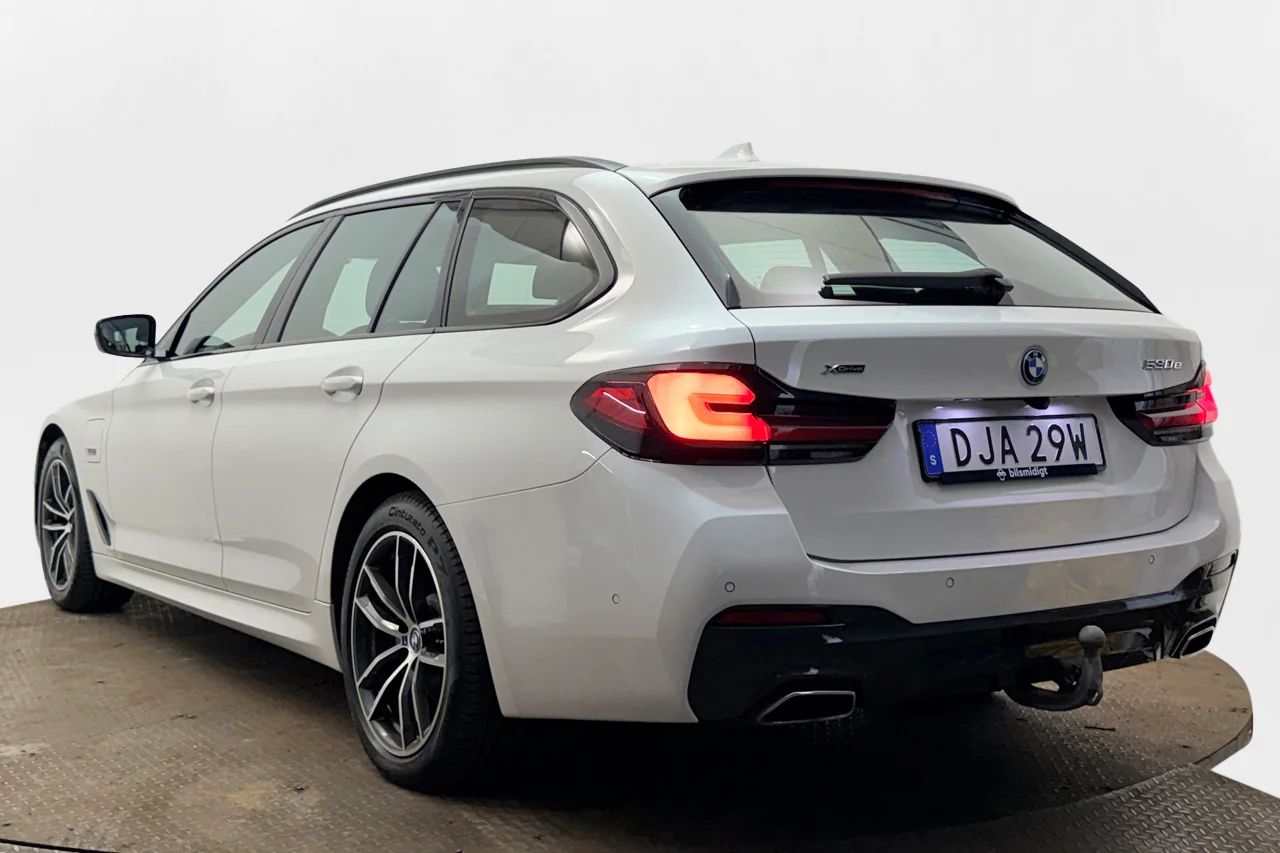 BMW 530e xDrive Touring M Sport Drag Läder Navi Kamera Cockpit – bild 8 av 37