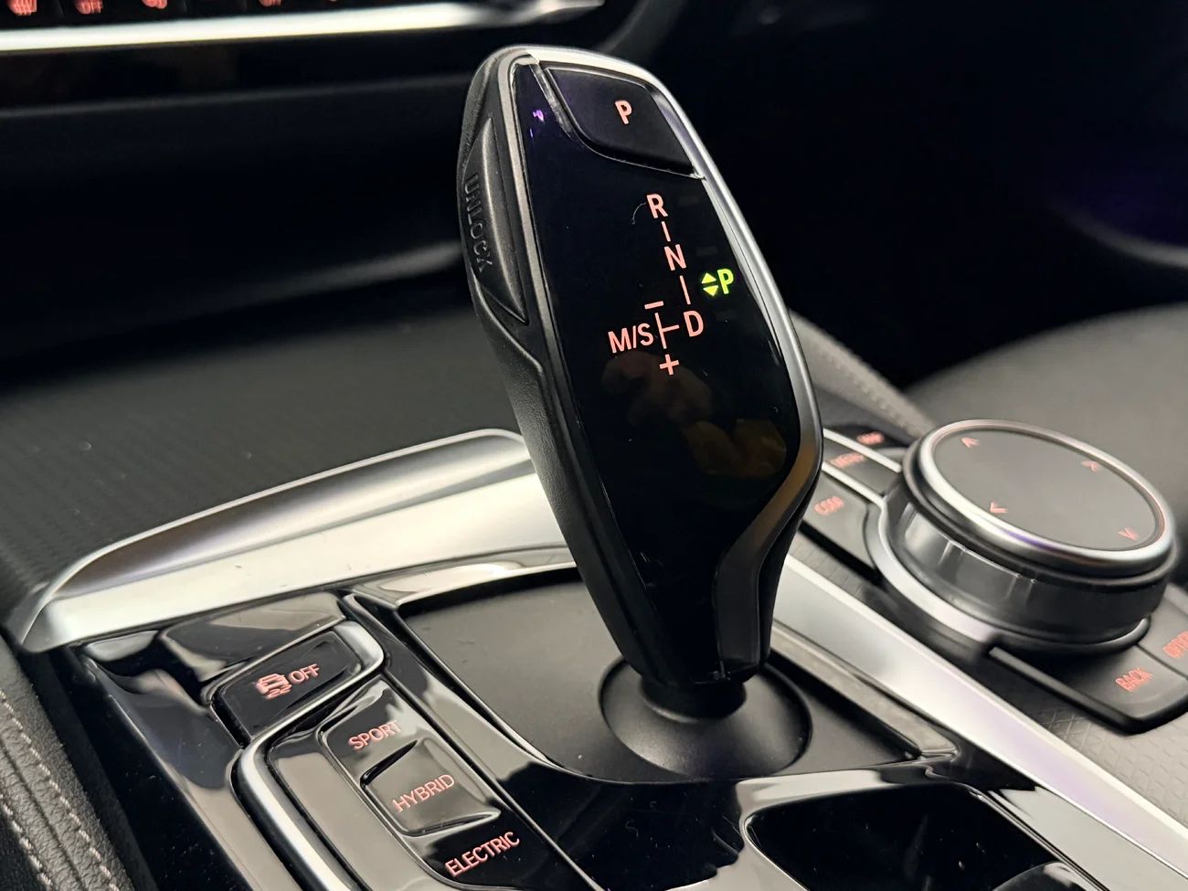 BMW 530e xDrive Touring M Sport Drag Läder Navi Kamera Cockpit – bild 29 av 37