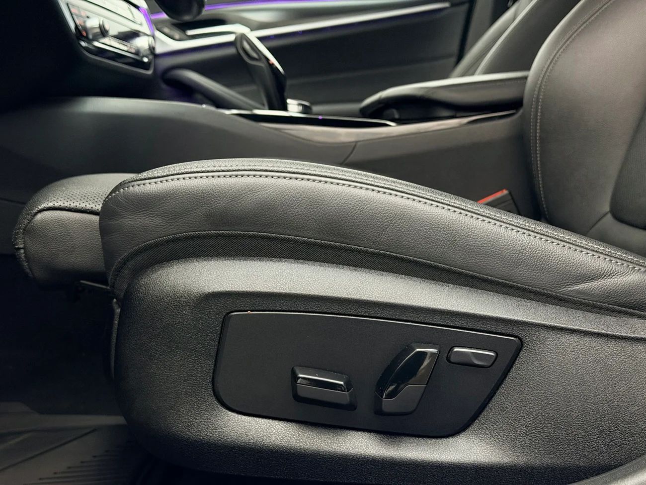 BMW 530e xDrive Touring M Sport Drag Läder Navi Kamera Cockpit – bild 13 av 37