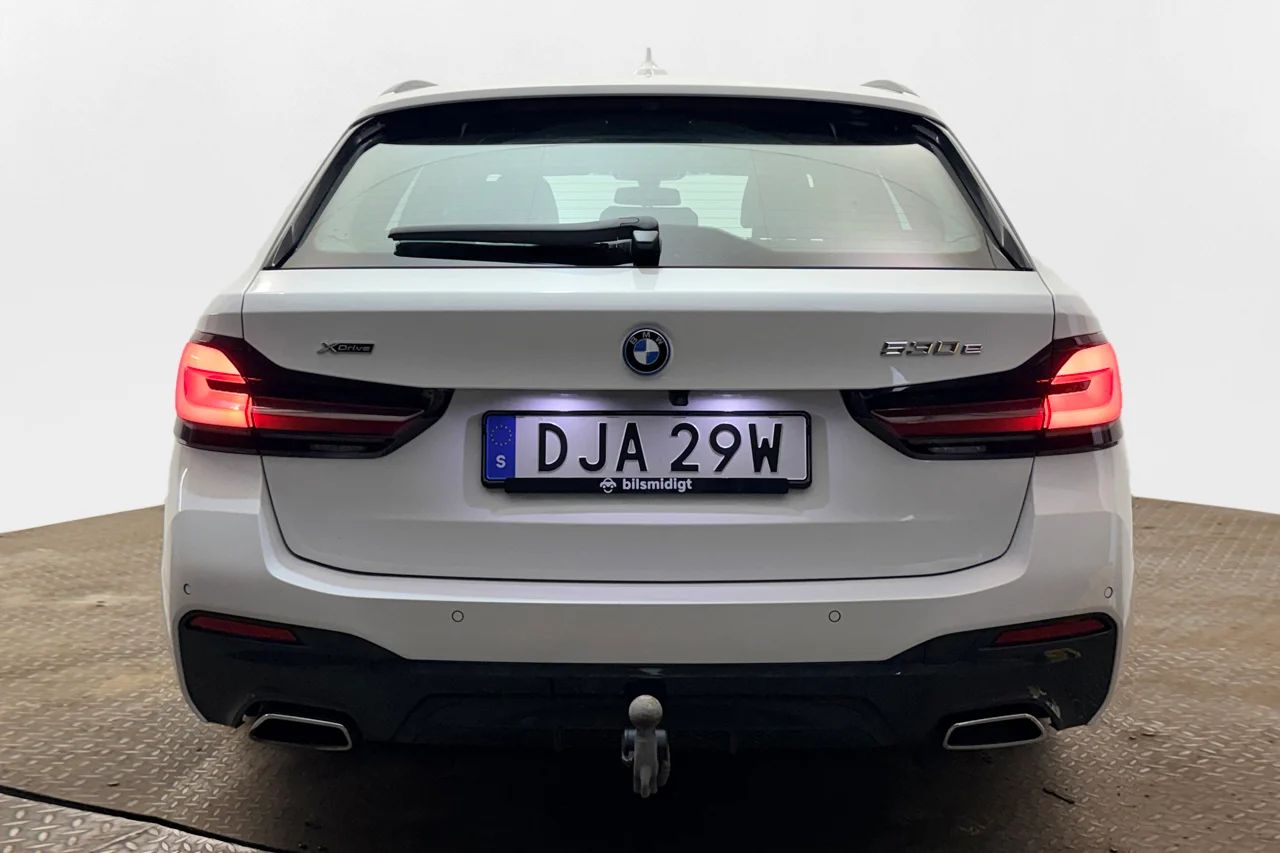 BMW 530e xDrive Touring M Sport Drag Läder Navi Kamera Cockpit – bild 6 av 37