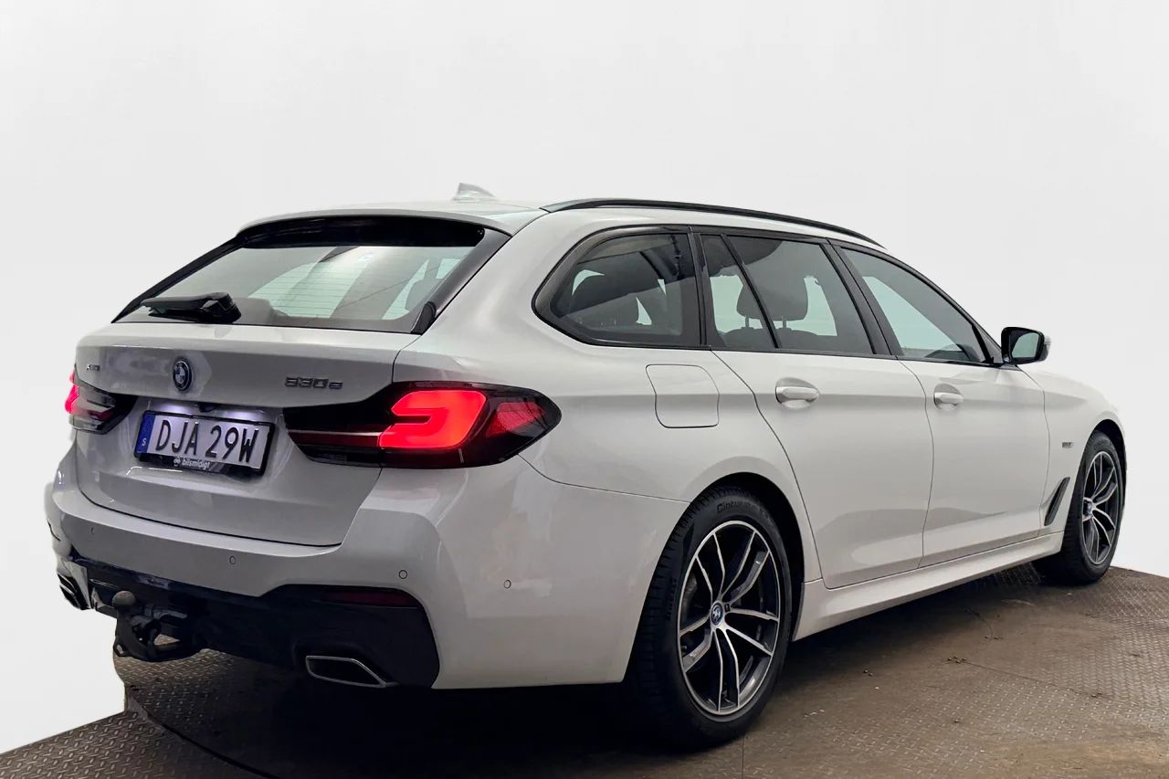 BMW 530e xDrive Touring M Sport Drag Läder Navi Kamera Cockpit – bild 5 av 37