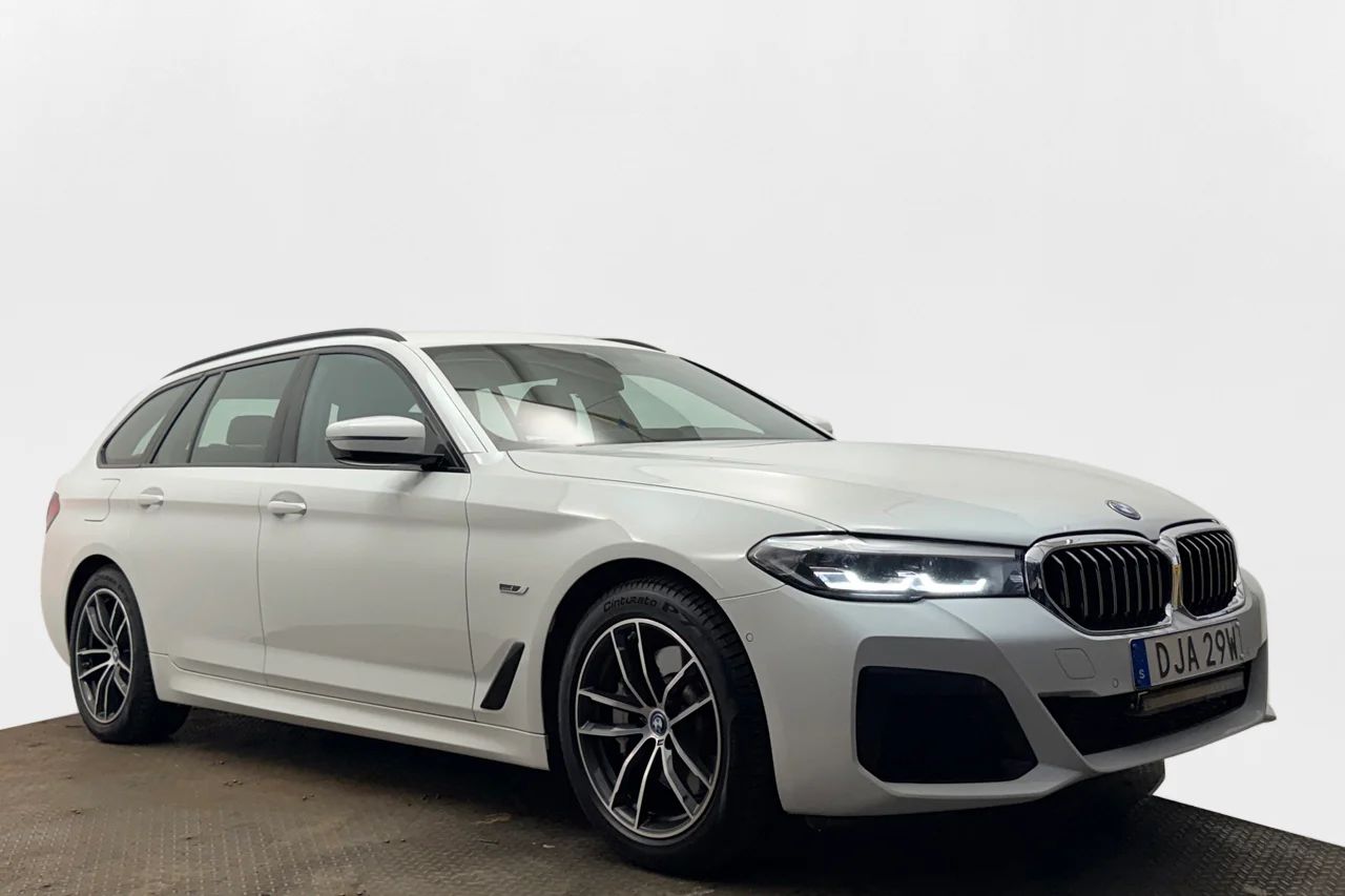 BMW 530e xDrive Touring M Sport Drag Läder Navi Kamera Cockpit – bild 3 av 37