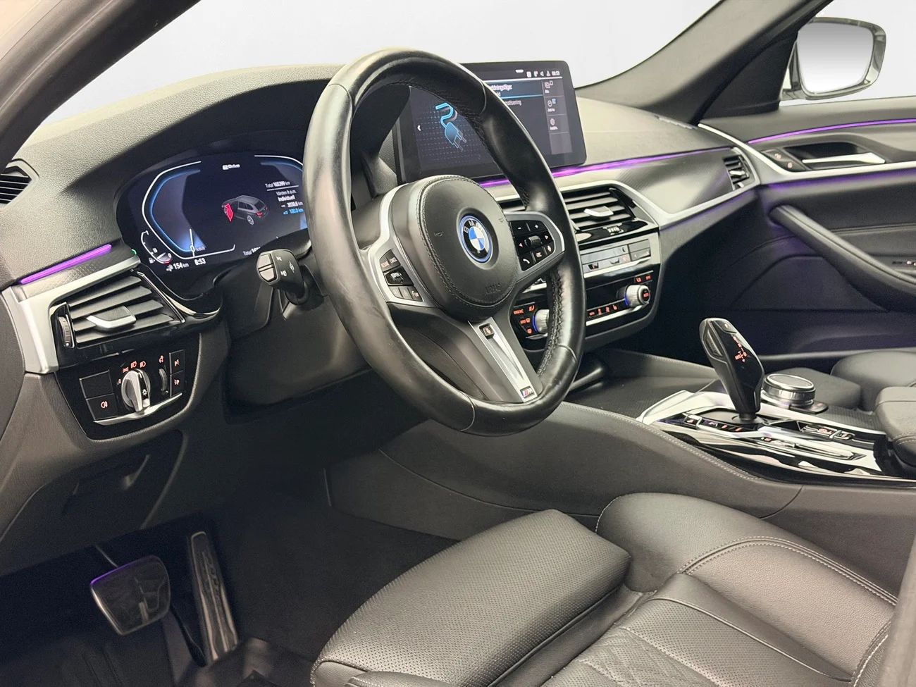 BMW 530e xDrive Touring M Sport Drag Läder Navi Kamera Cockpit – bild 12 av 37