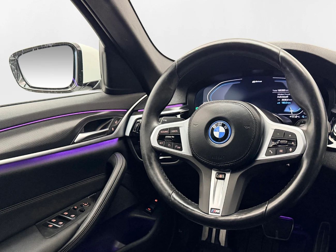BMW 530e xDrive Touring M Sport Drag Läder Navi Kamera Cockpit – bild 16 av 37