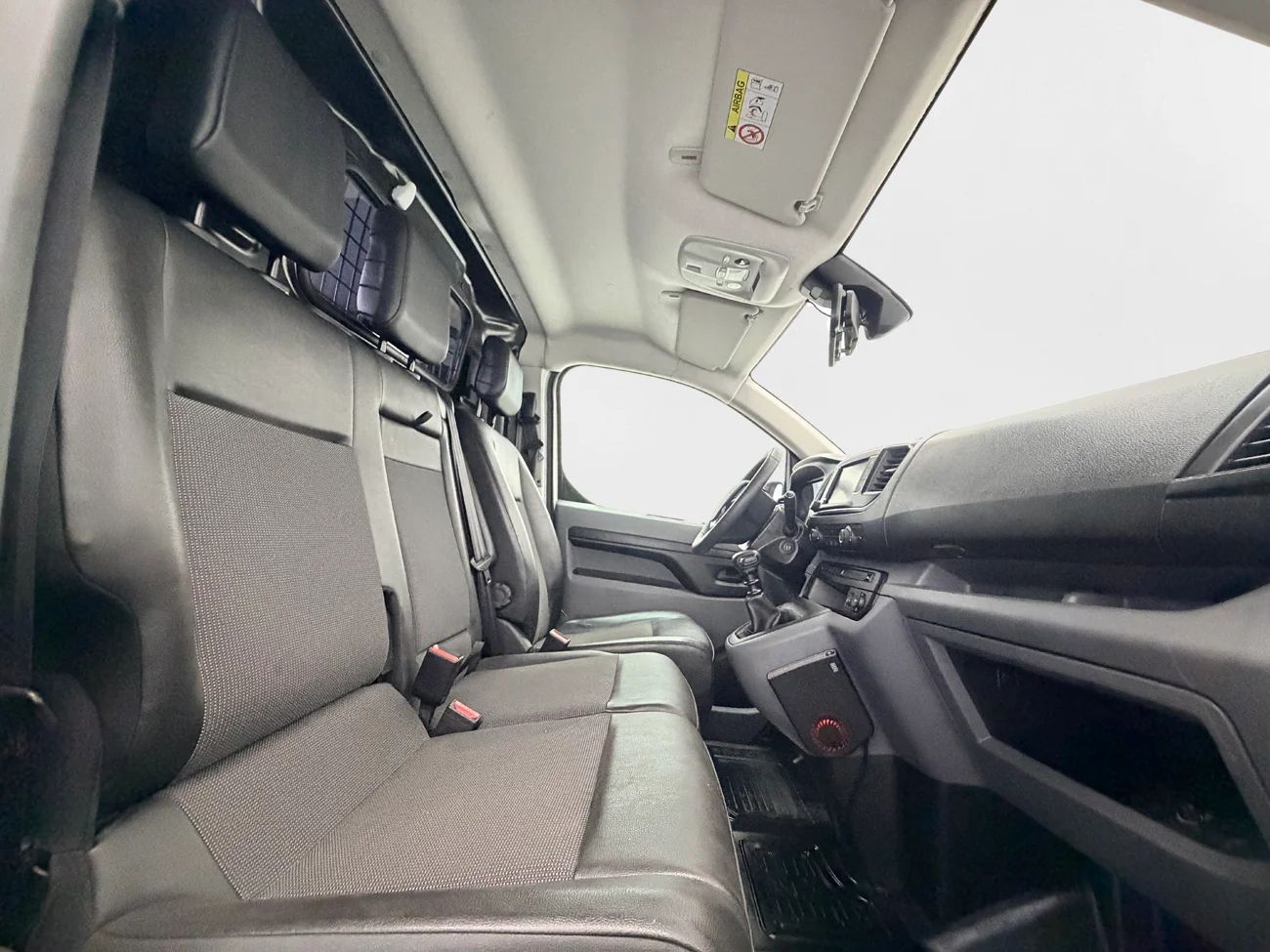 Toyota ProAce 1.5 D-4D L1 3-sits Drag Inredd Delläder Head-Up Kamera Värmare – bild 16 av 29