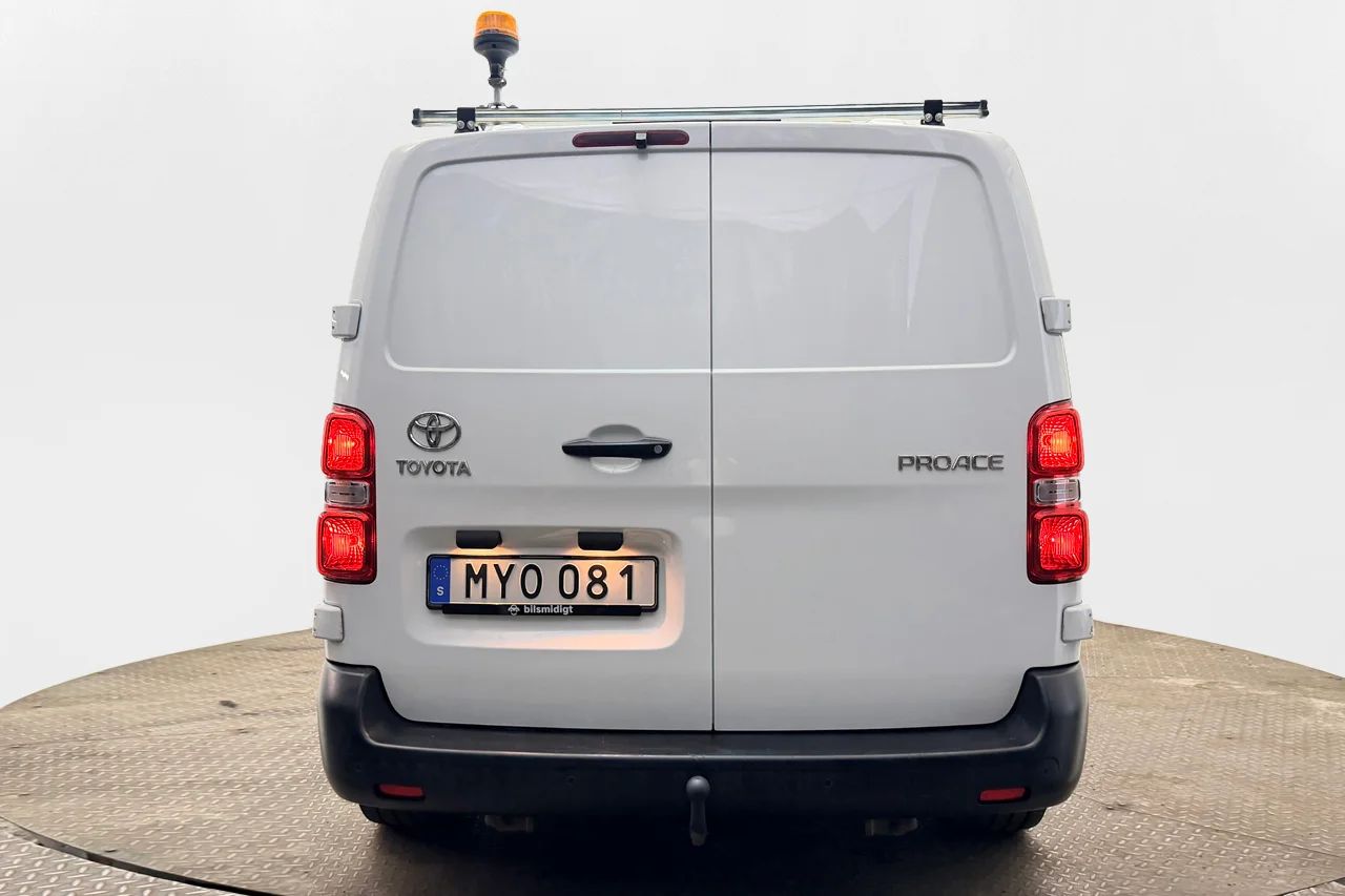 Toyota ProAce 1.5 D-4D L1 3-sits Drag Inredd Delläder Head-Up Kamera Värmare – bild 6 av 29