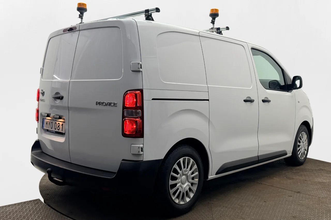 Toyota ProAce 1.5 D-4D L1 3-sits Drag Inredd Delläder Head-Up Kamera Värmare – bild 5 av 29