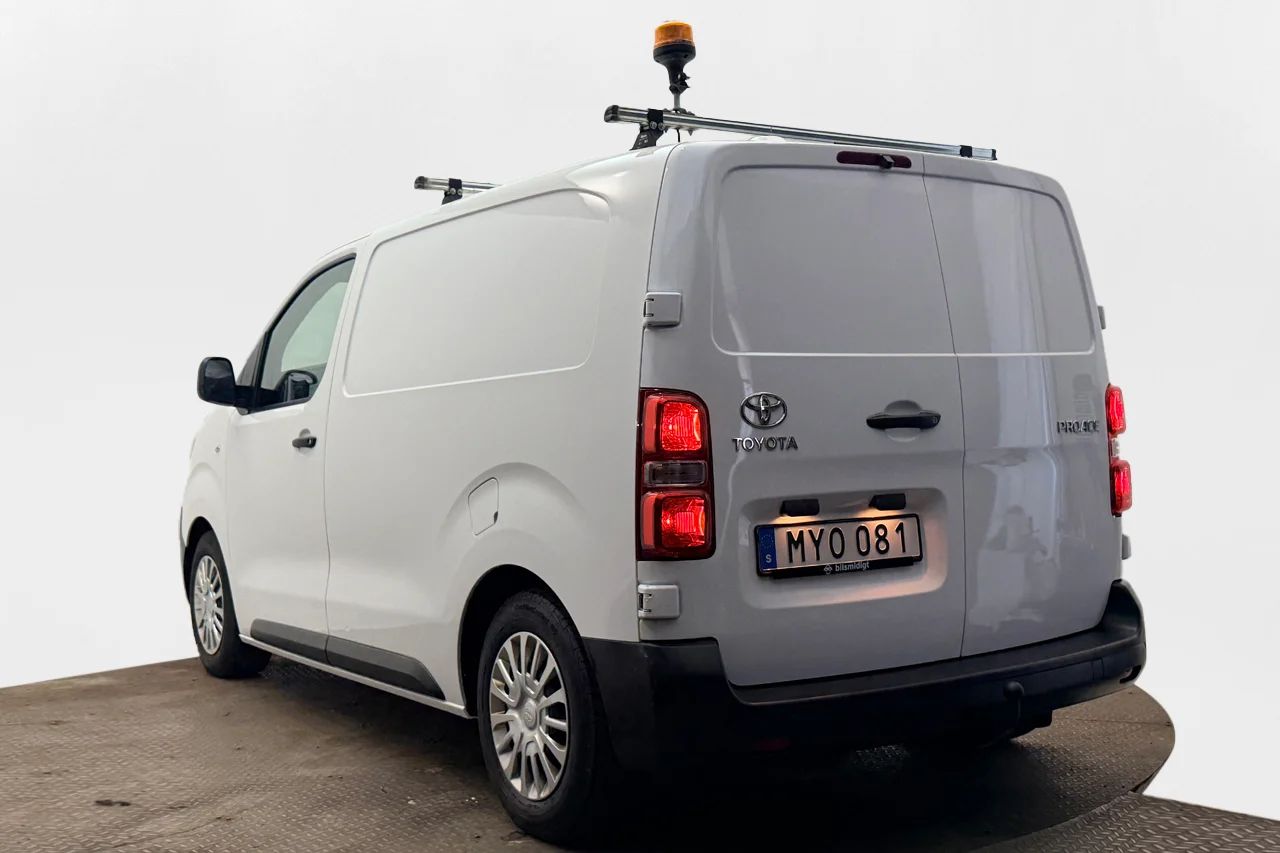 Toyota ProAce 1.5 D-4D L1 3-sits Drag Inredd Delläder Head-Up Kamera Värmare – bild 8 av 29