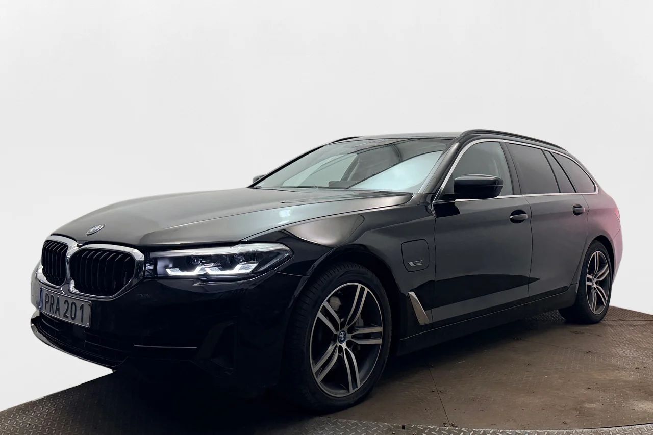 BMW 530e xDrive Touring Drag Läder Sportstolar Live Cockpit Pro 292hk