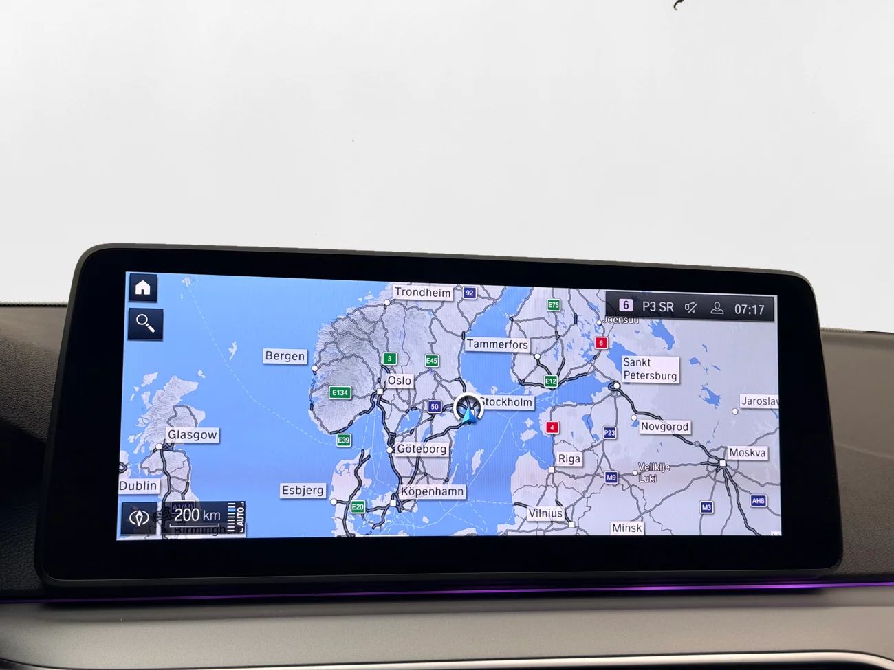 BMW 530e xDrive Touring Drag Läder Sportstolar Live Cockpit Pro 292hk – bild 22 av 37
