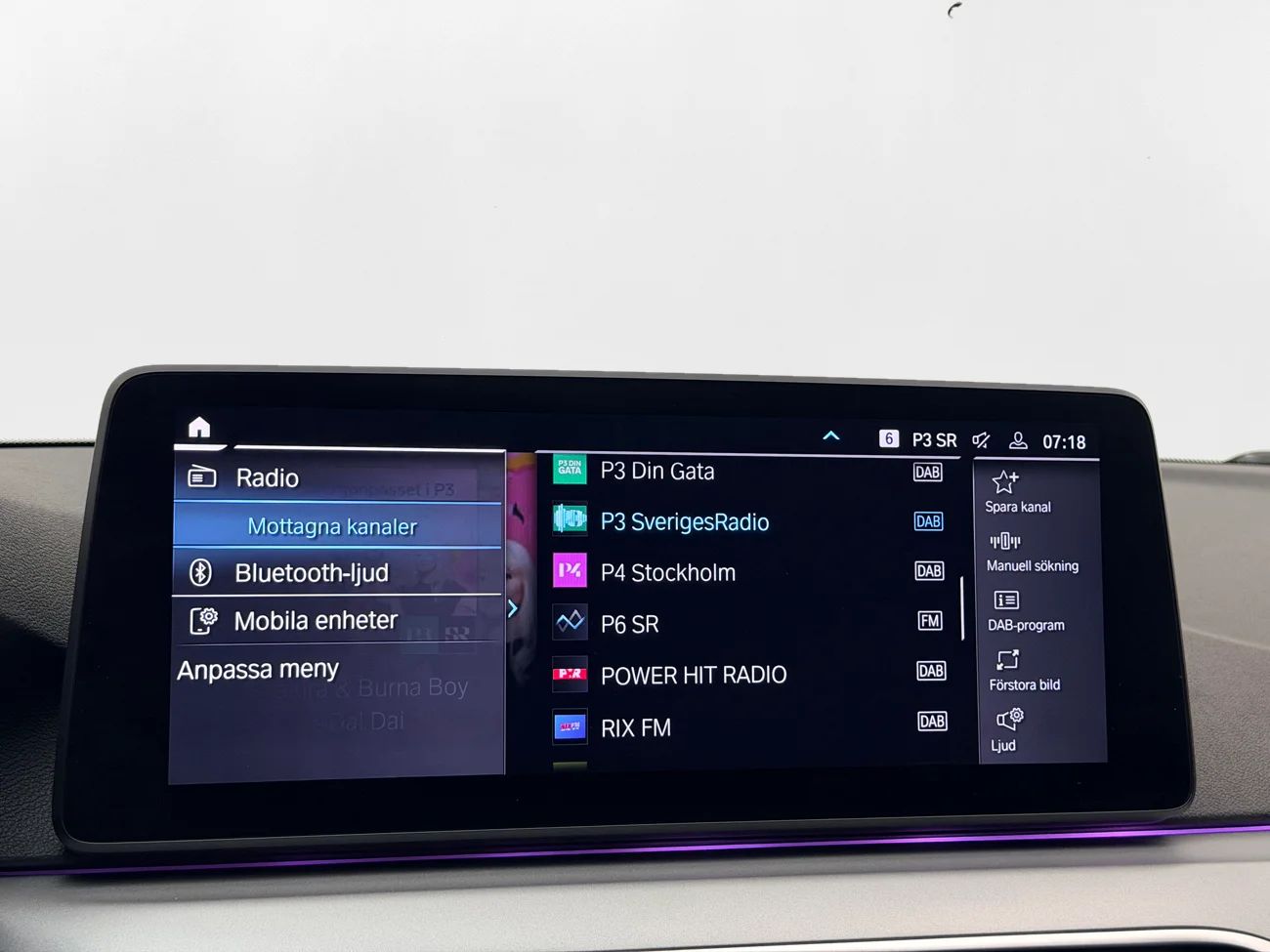 BMW 530e xDrive Touring Drag Läder Sportstolar Live Cockpit Pro 292hk – bild 25 av 37