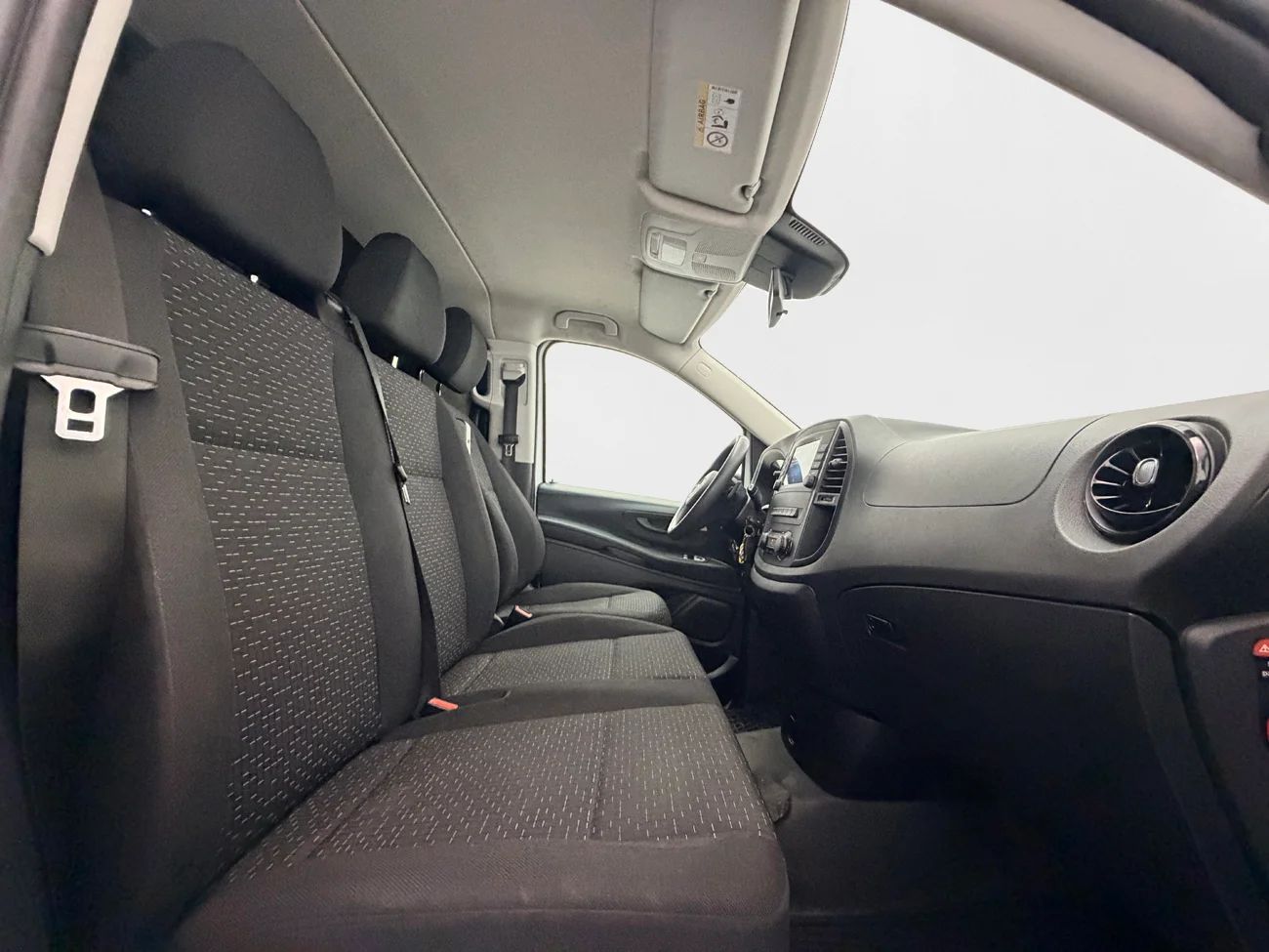 Mercedes-Benz eVito Tourer 129 3.5t CCS 2xSidodörr Inredd Kamera 3-sits 204hk – bild 14 av 27