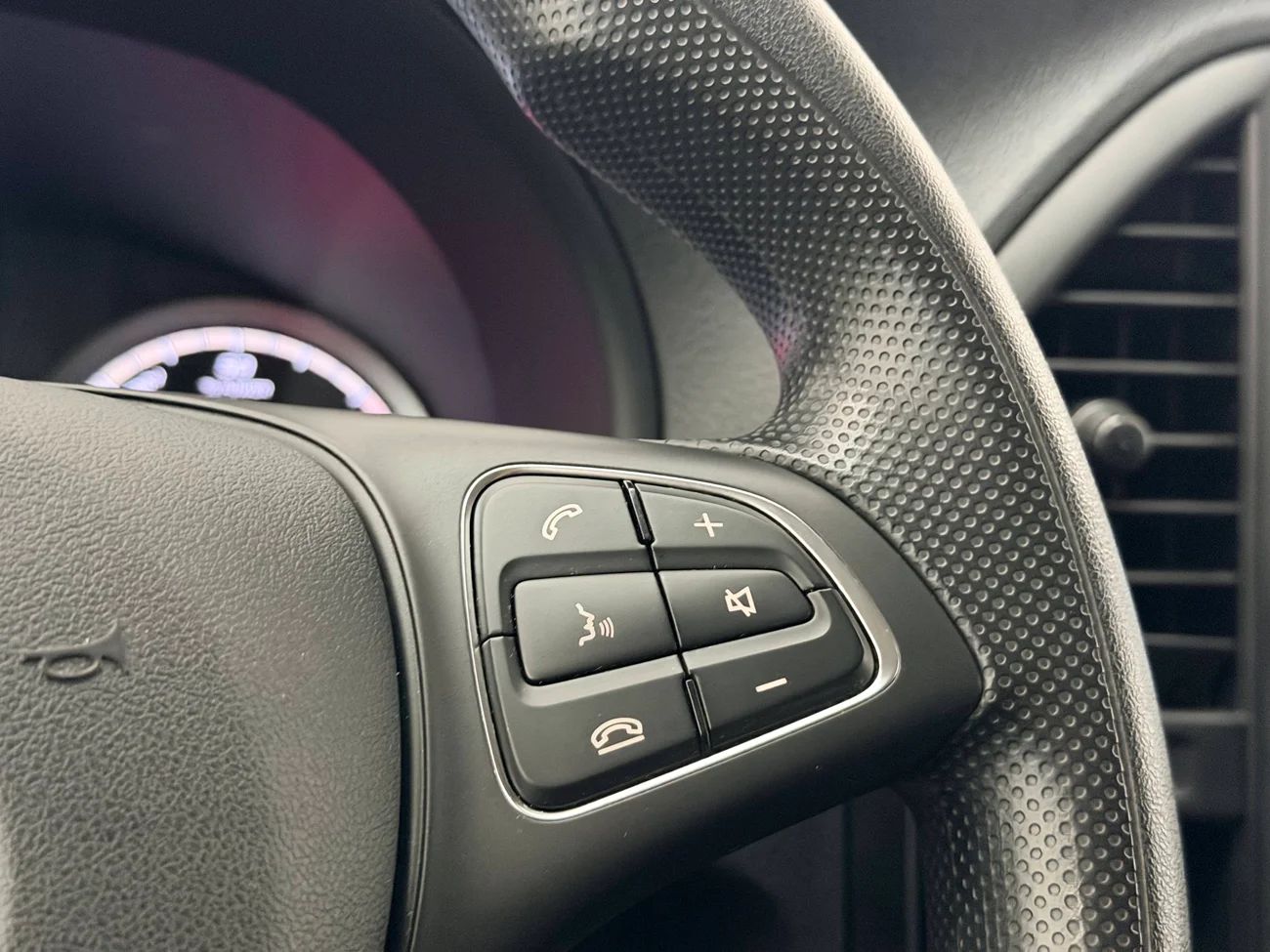 Mercedes-Benz eVito Tourer 129 3.5t CCS 2xSidodörr Inredd Kamera 3-sits 204hk – bild 18 av 27